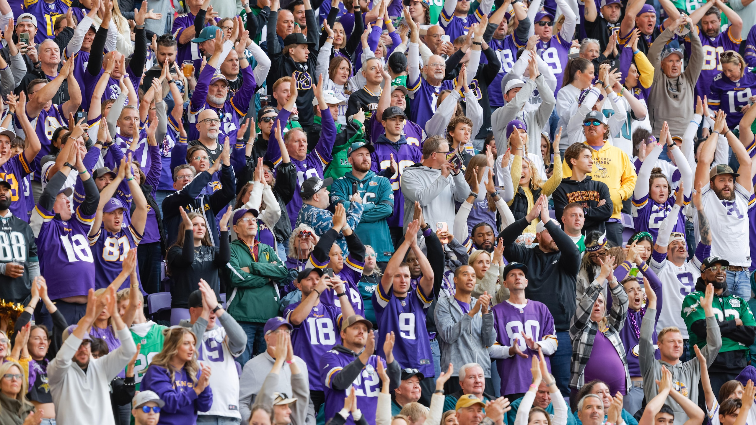 NFL: OCT 19 Eagles at Vikings NFL: OCT 19 Eagles at Vikings