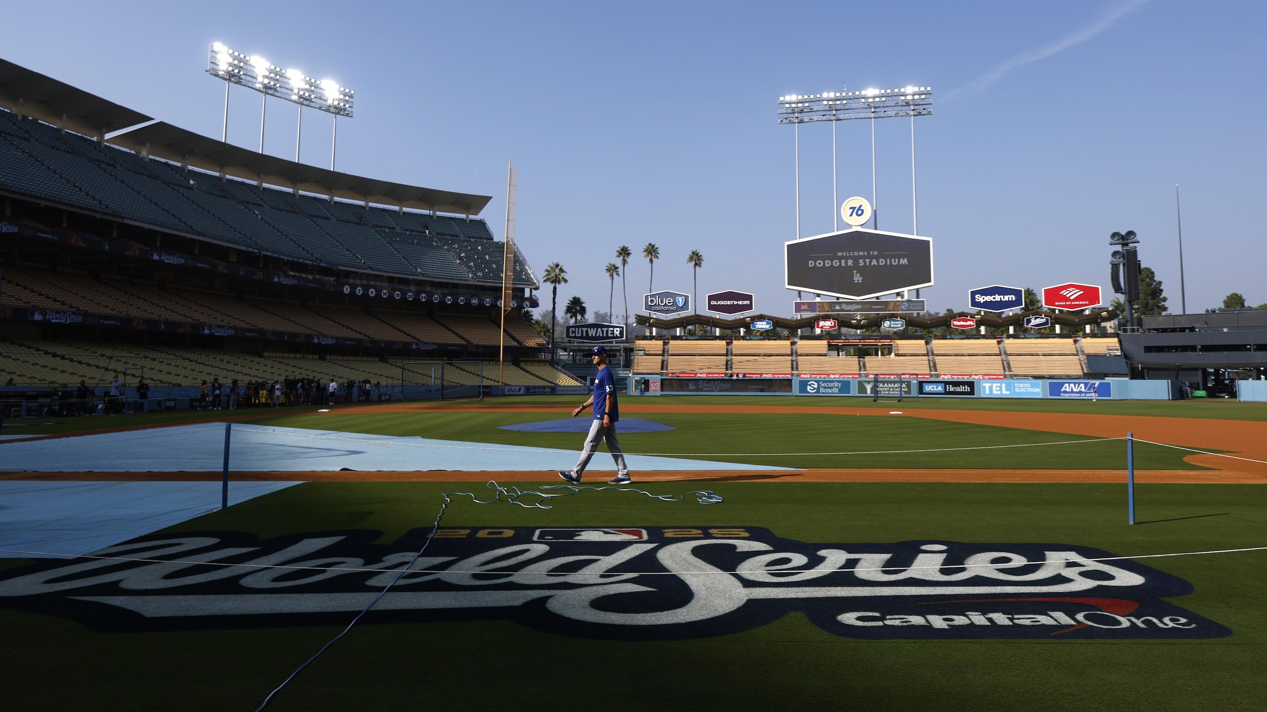 World Series - Toronto Blue Jays v Los Angeles Dodgers - Workout Day