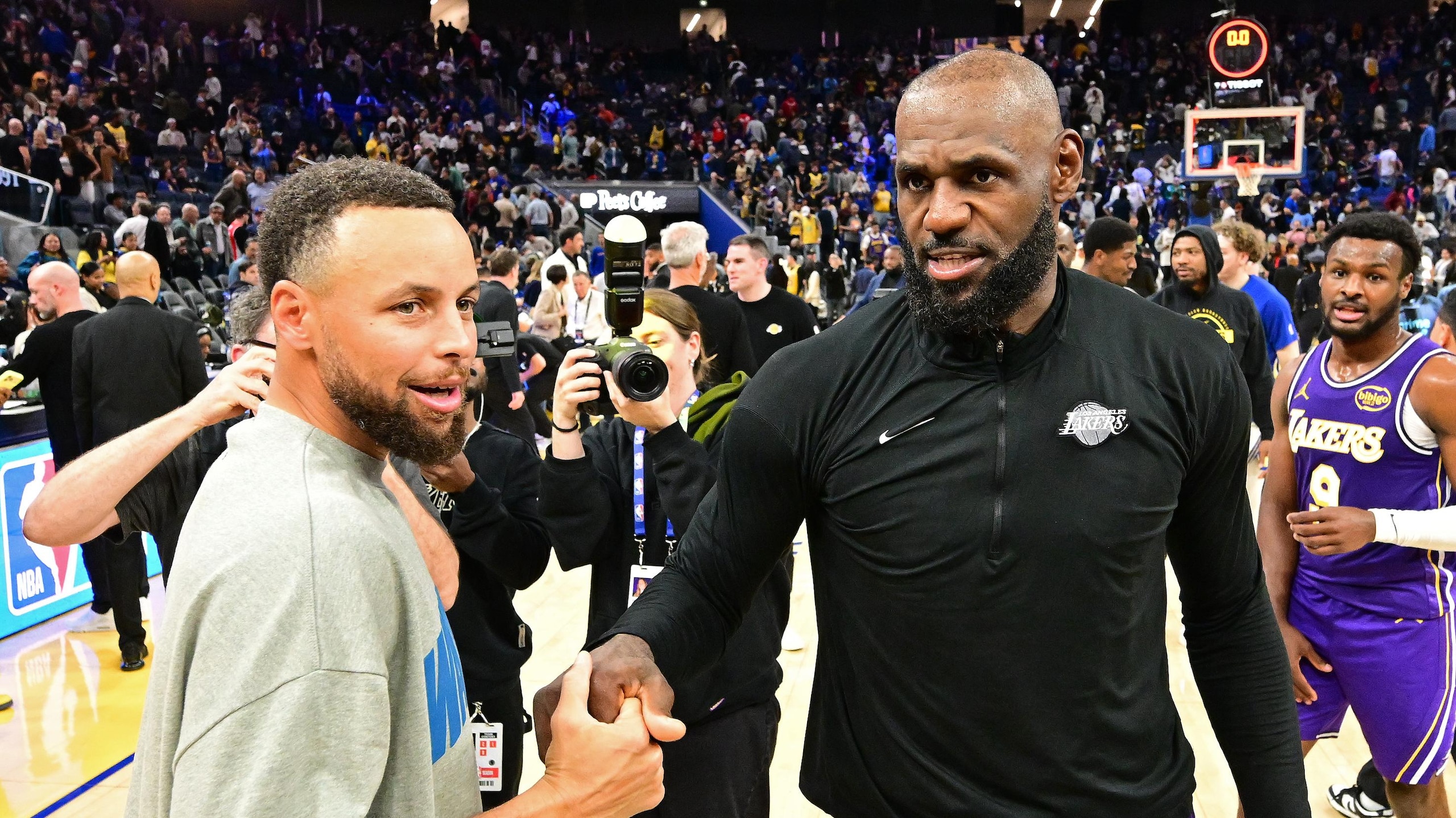 Los Angeles Lakers v Golden State Warriors