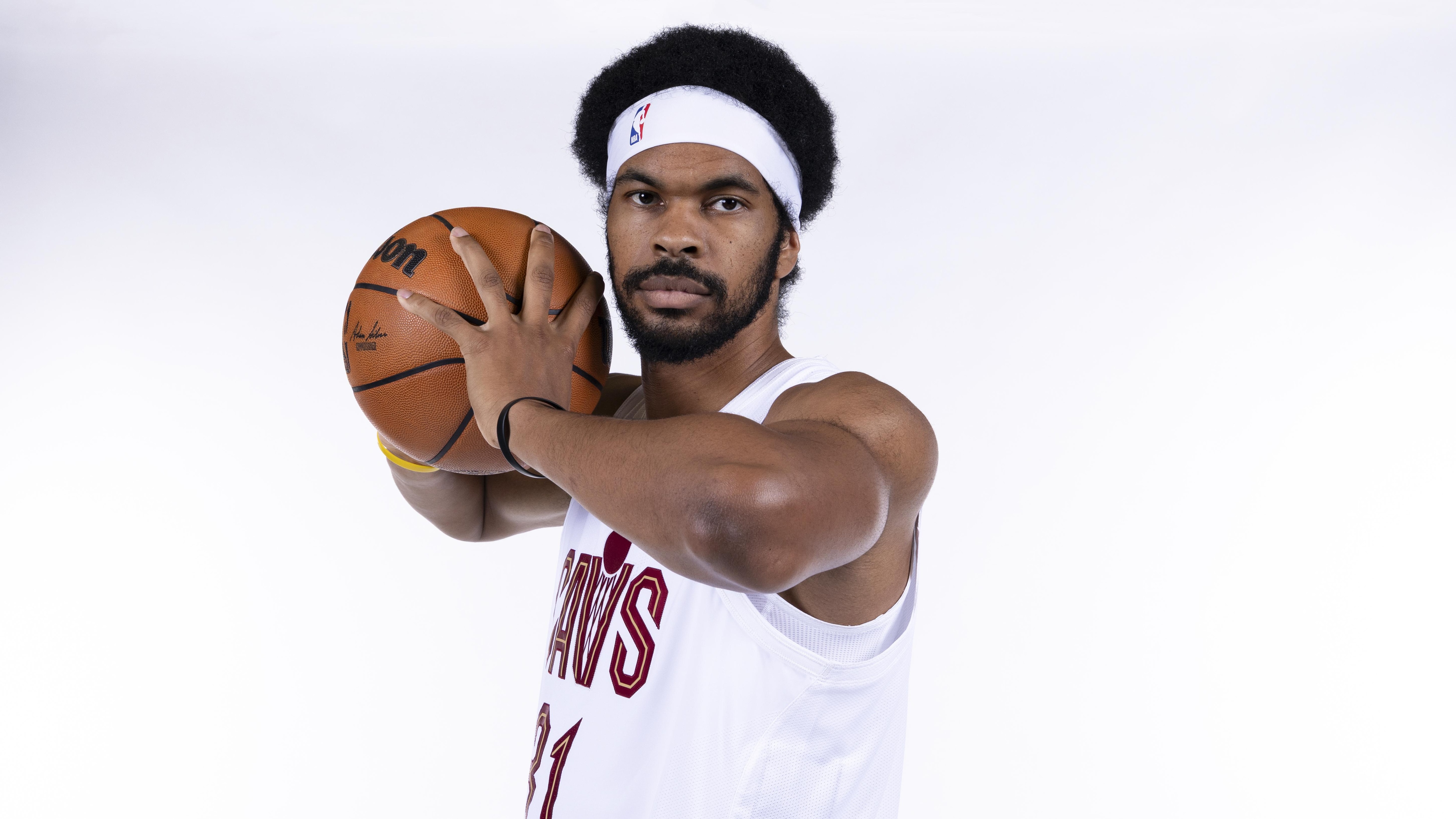 bleacherreport.com - Scott Polacek - Watch Cavs' Jarrett Allen Play Beer Die with Fans at Browns Tailgate in Trending Video