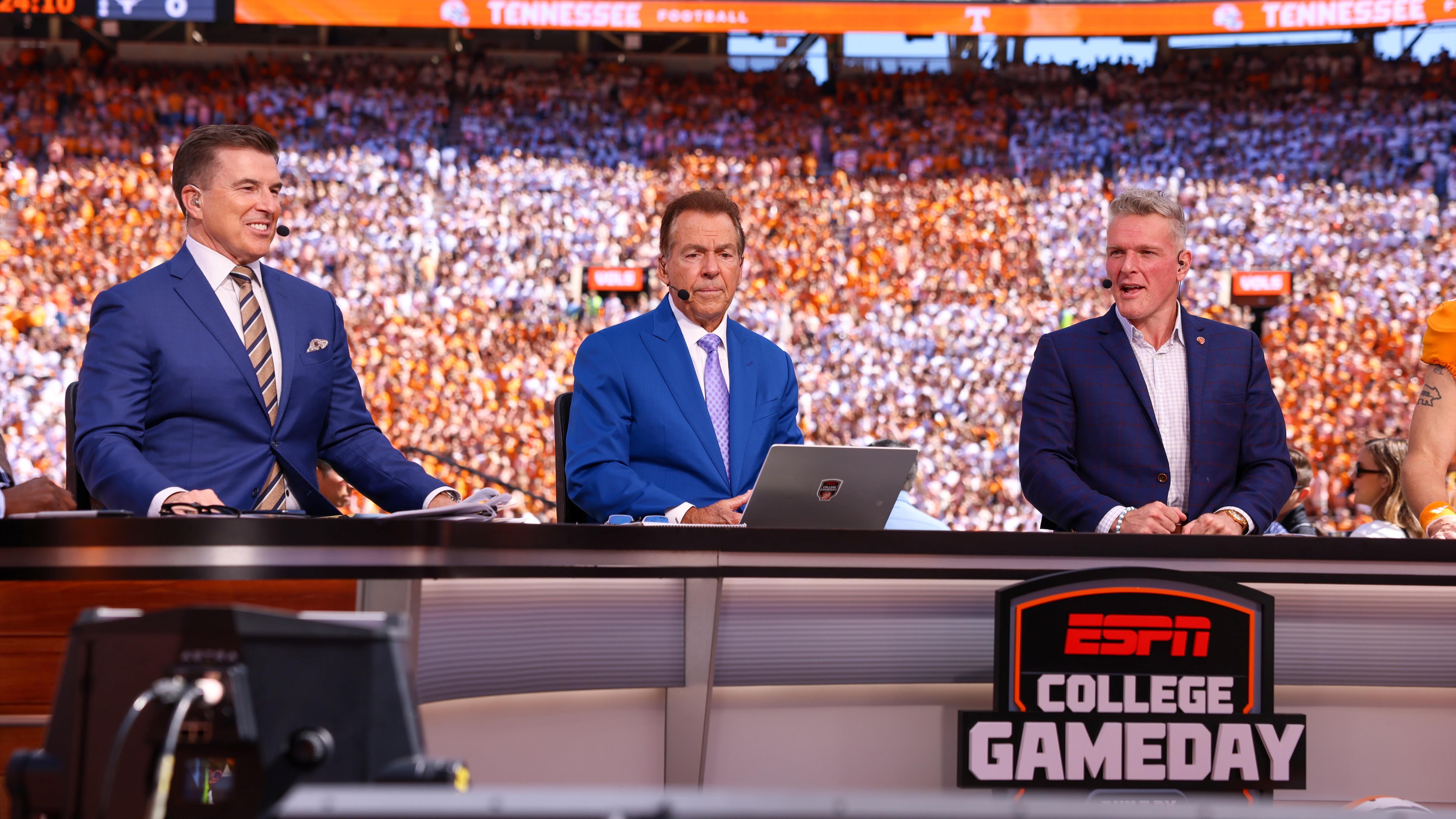 bleacherreport.com - Kristopher Knox - ESPN College GameDay 2026 Location, TV Schedule and Week 6 Predictions