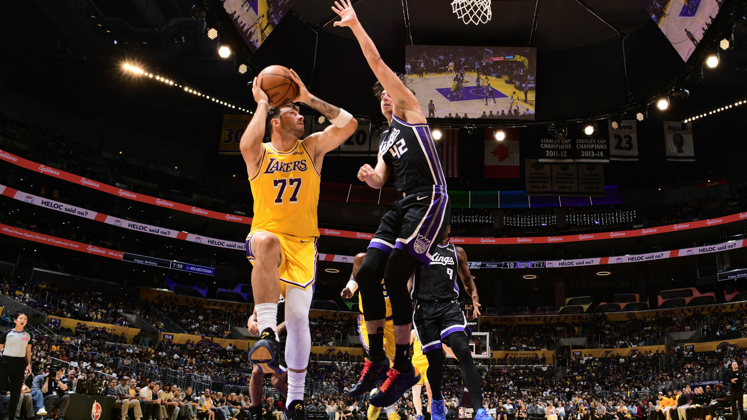 Sacramento Kings v Los Angeles Lakers