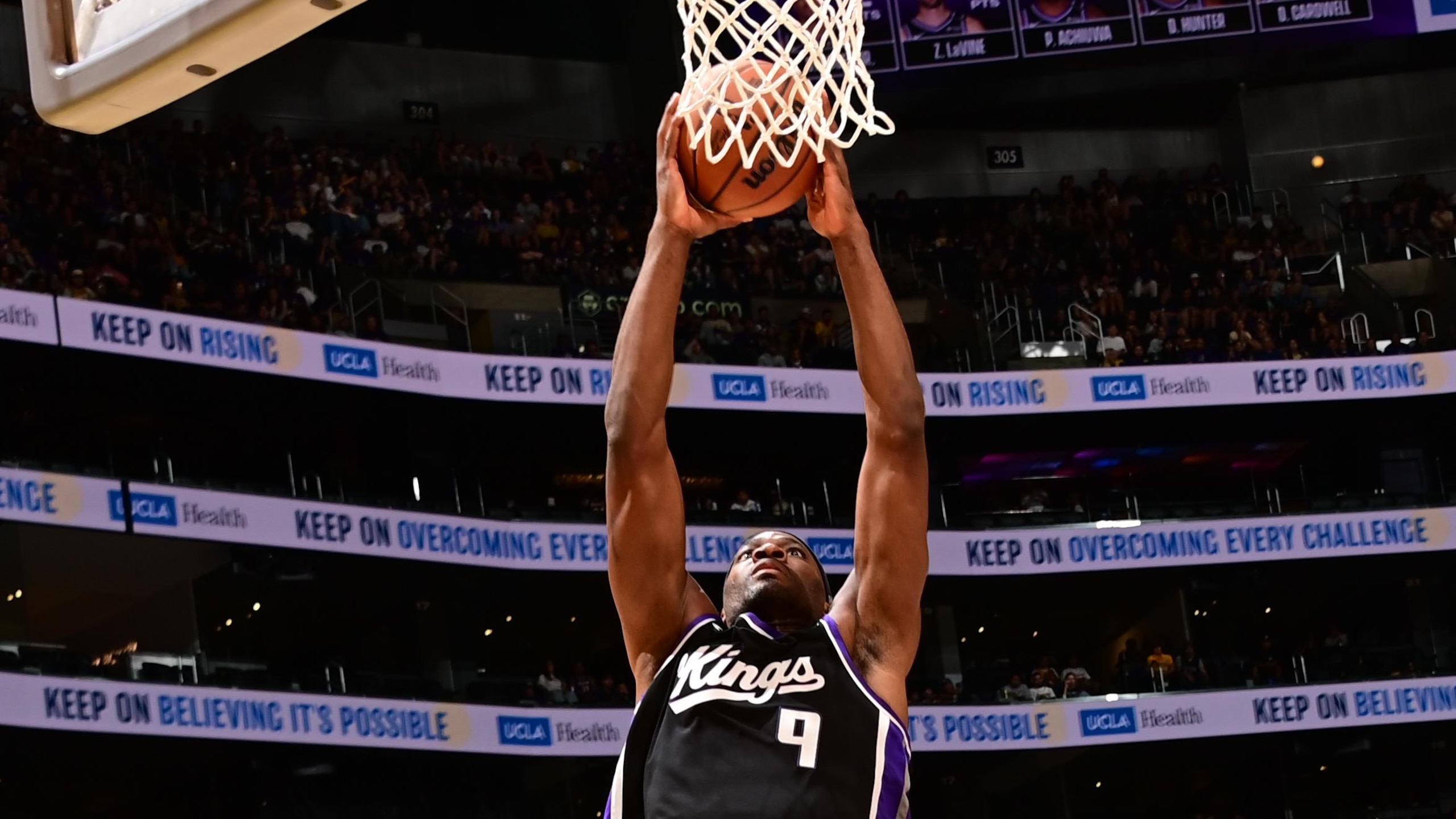 Sacramento Kings v Los Angeles Lakers