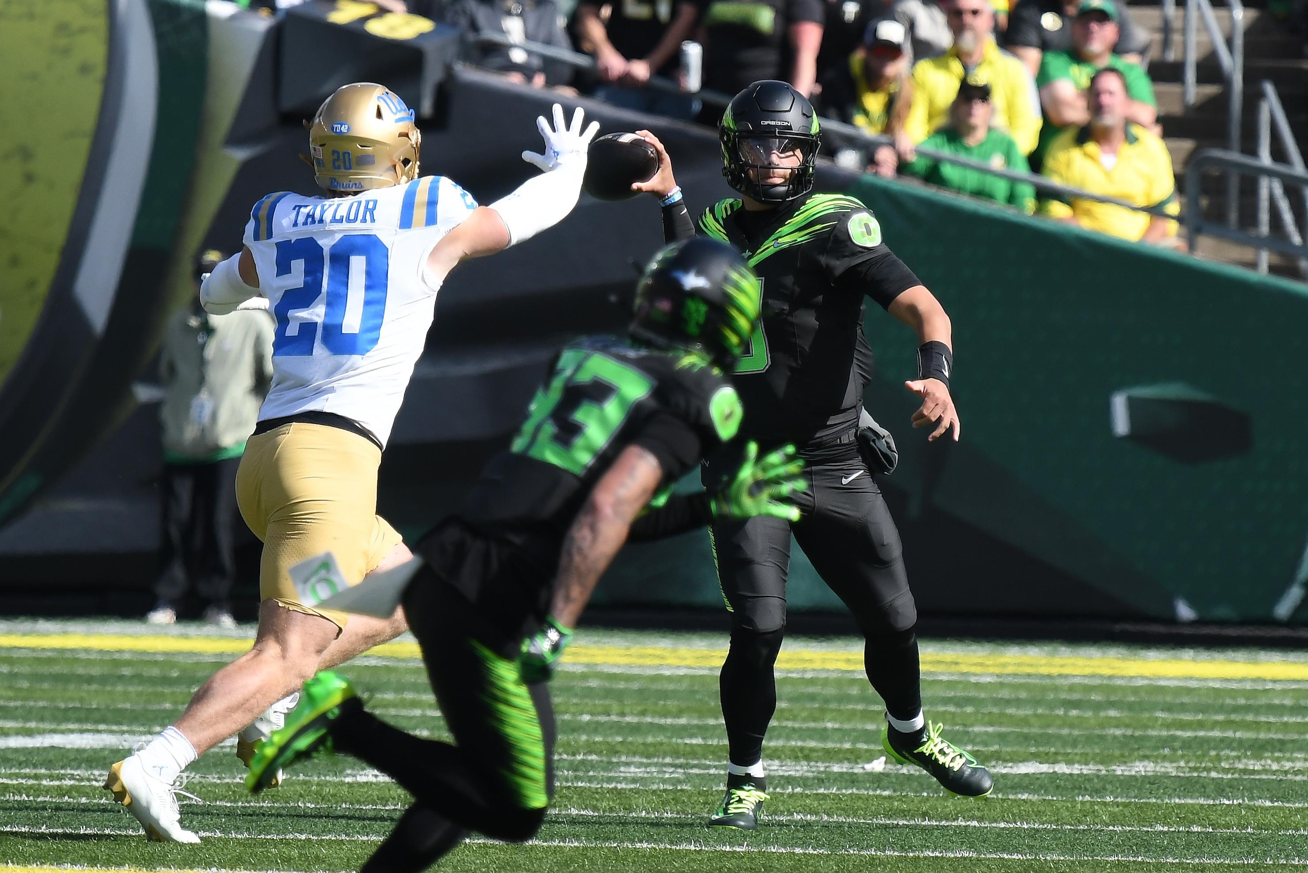 COLLEGE FOOTBALL: OCT 10 UCLA at Oregon