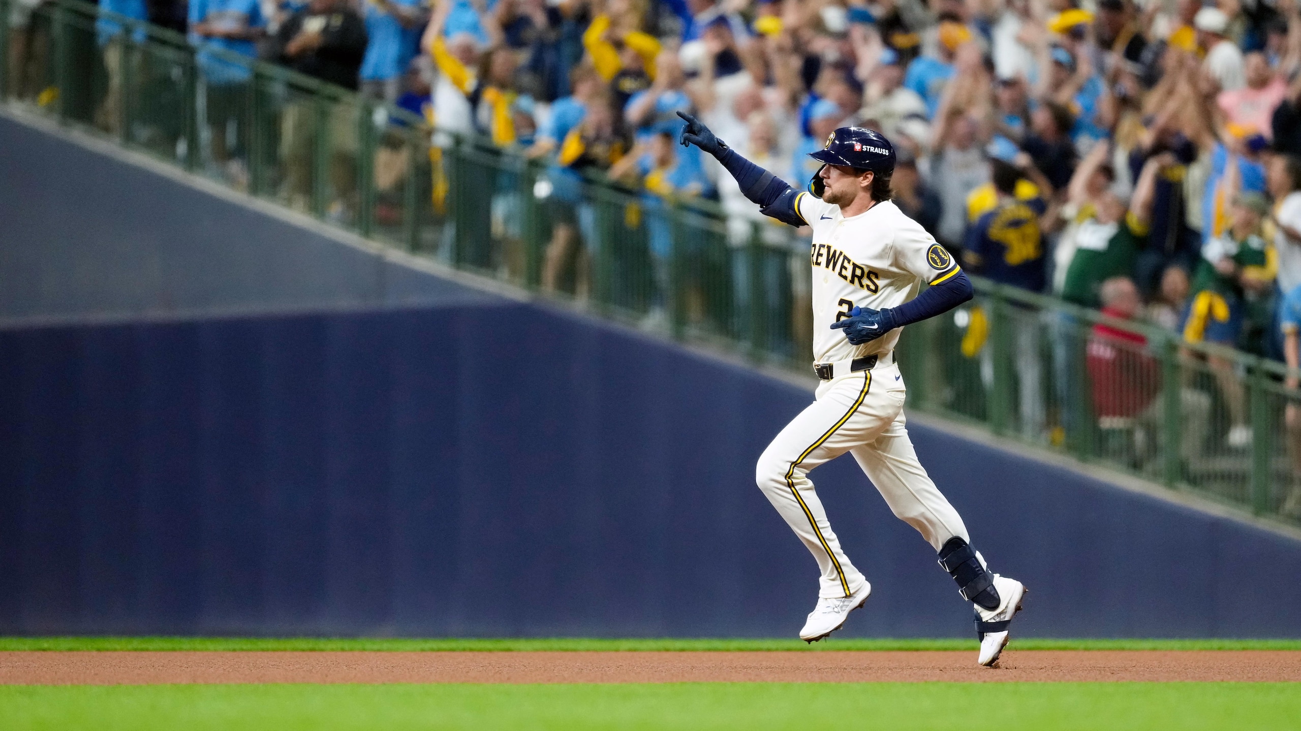 Championship Series - Los Angeles Dodgers v Milwaukee Brewers - Game 1