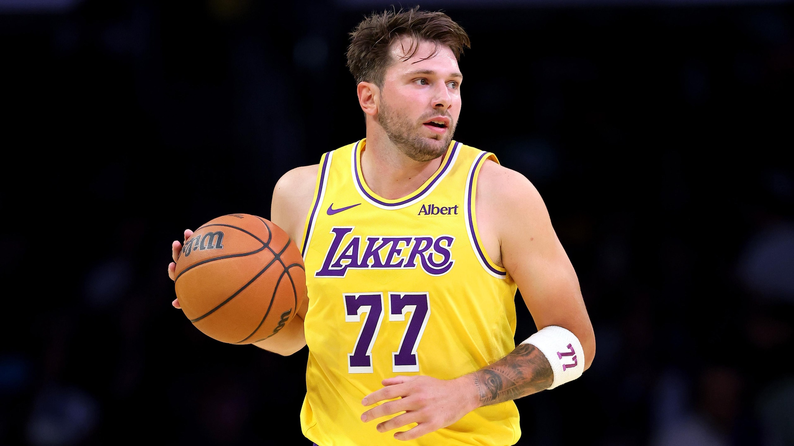 Sacramento Kings v Los Angeles Lakers