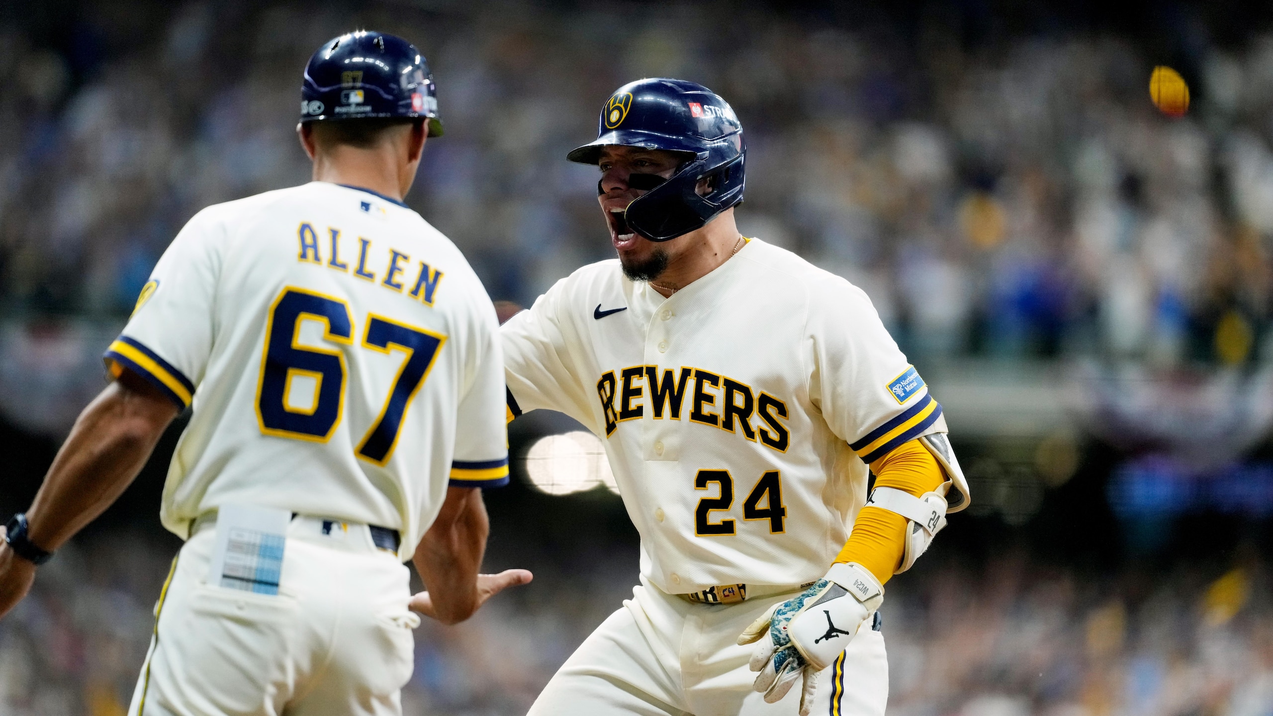 Championship Series - Los Angeles Dodgers v Milwaukee Brewers - Game 2