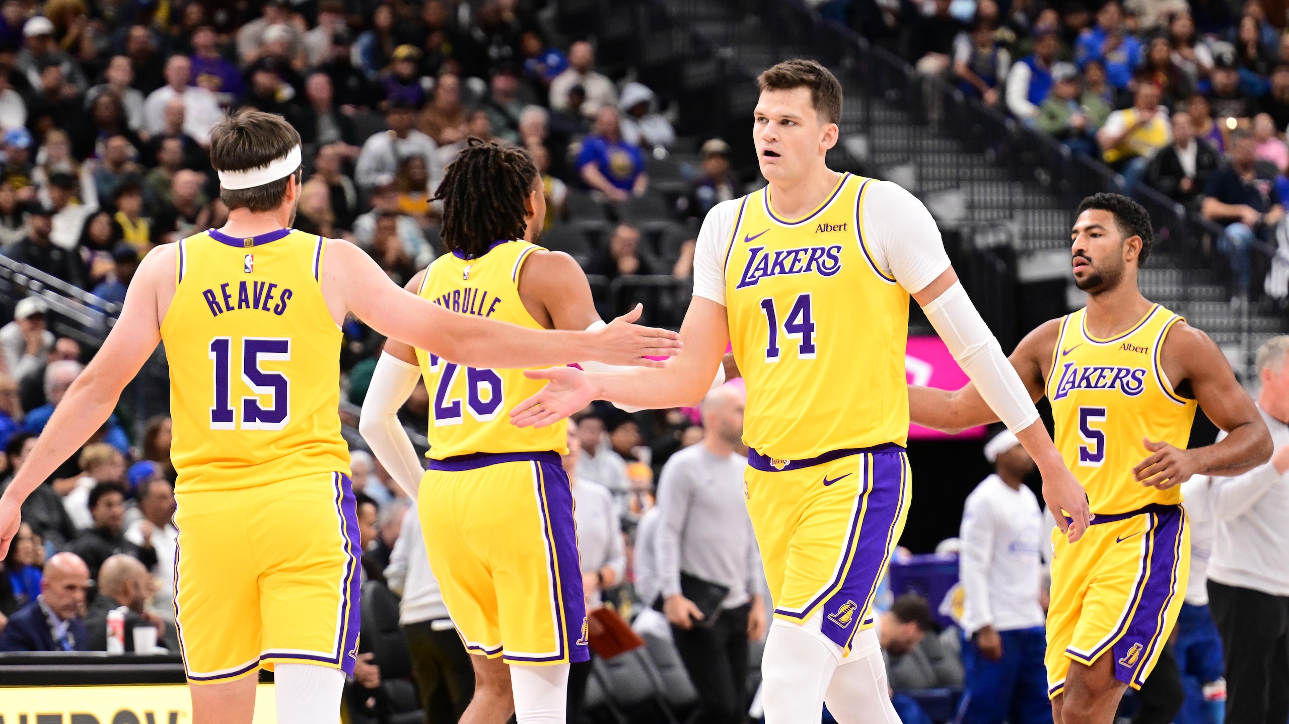 Golden State Warriors v Los Angeles Lakers