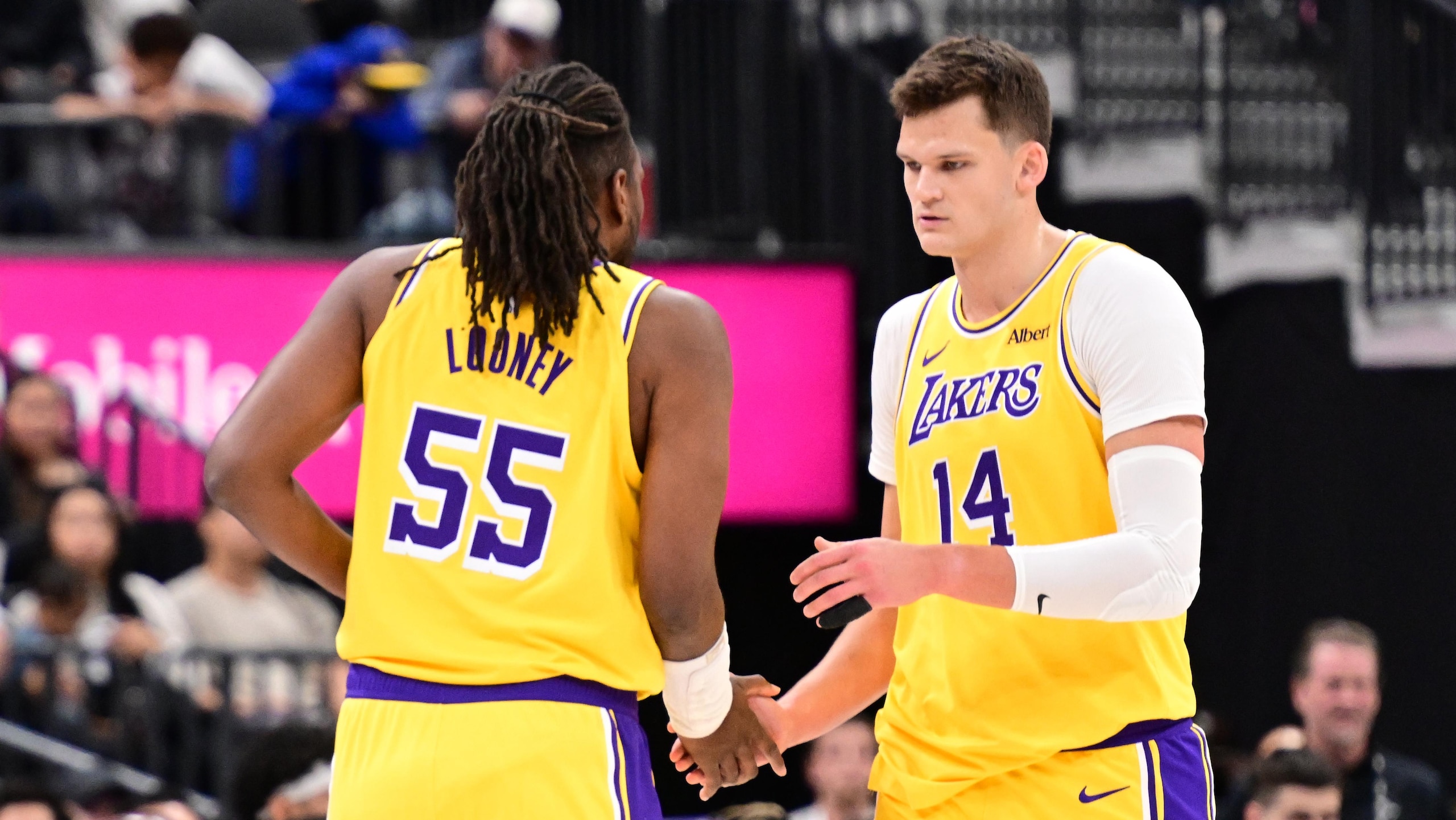 Golden State Warriors v Los Angeles Lakers