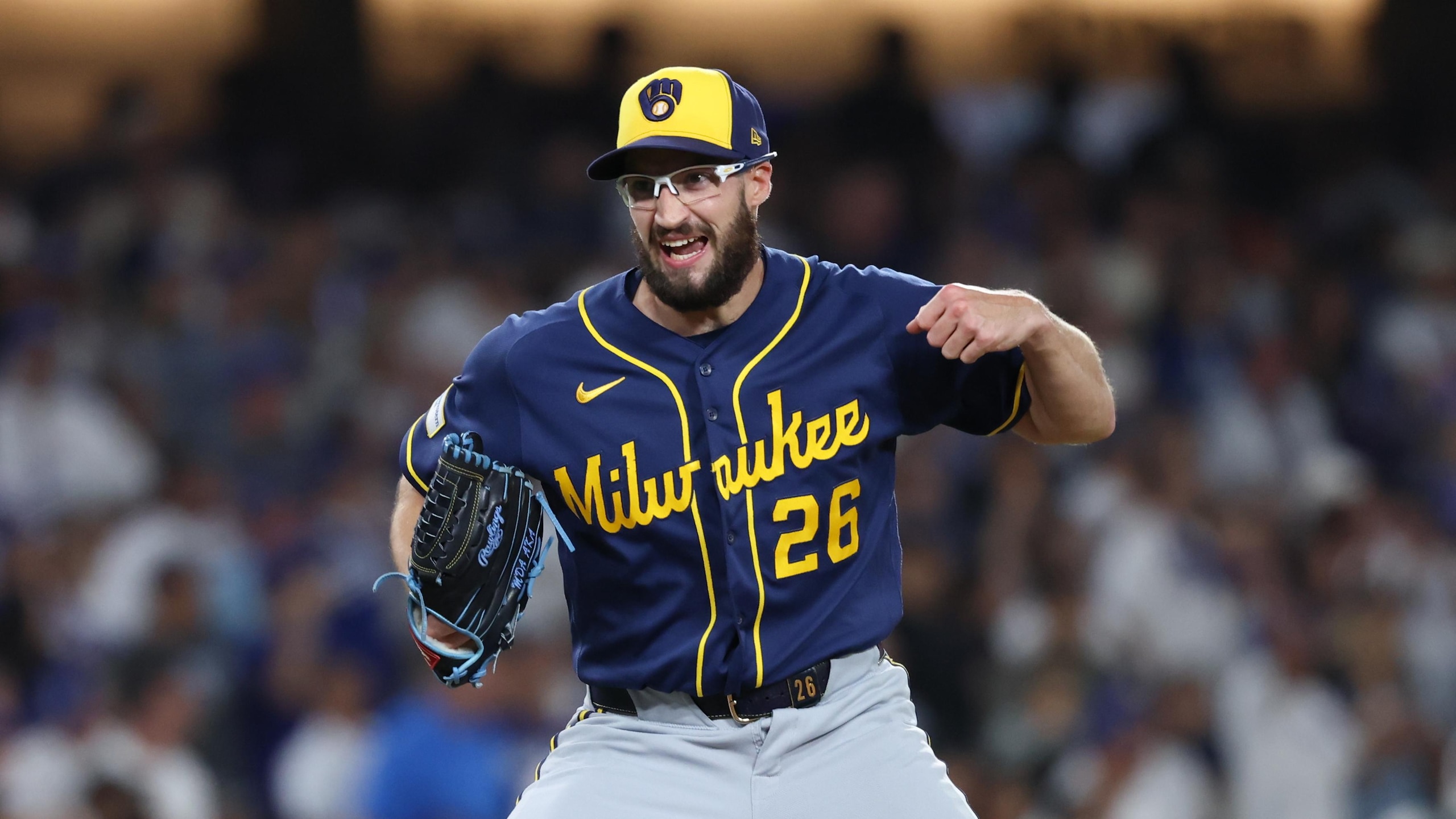 Championship Series - Milwaukee Brewers v Los Angeles Dodgers - Game 4 Championship Series - Milwaukee Brewers v Los Angeles Dodgers - Game 4