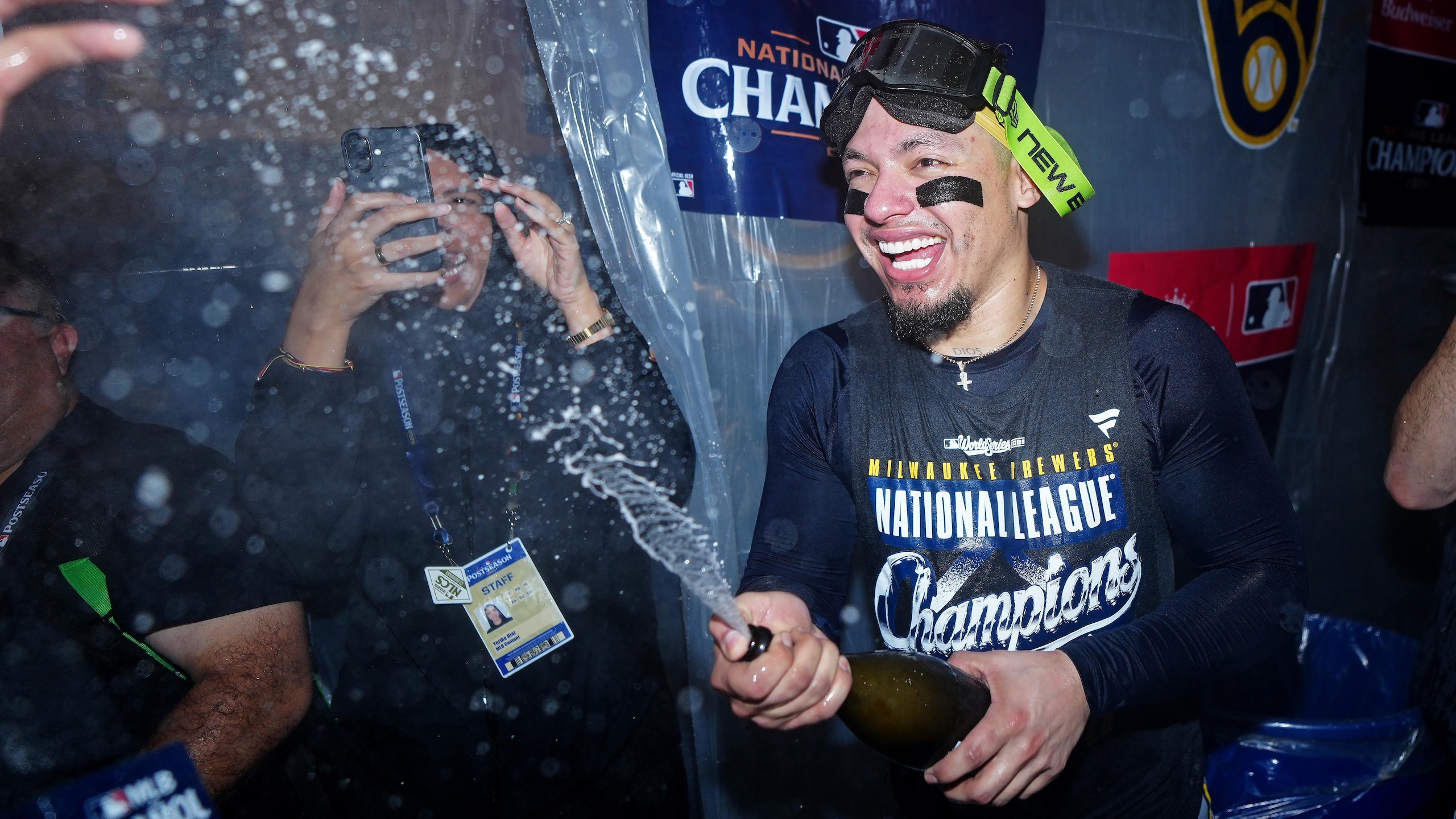 Championship Series - Milwaukee Brewers v Los Angeles Dodgers - Game 4 Championship Series - Milwaukee Brewers v Los Angeles Dodgers - Game 4