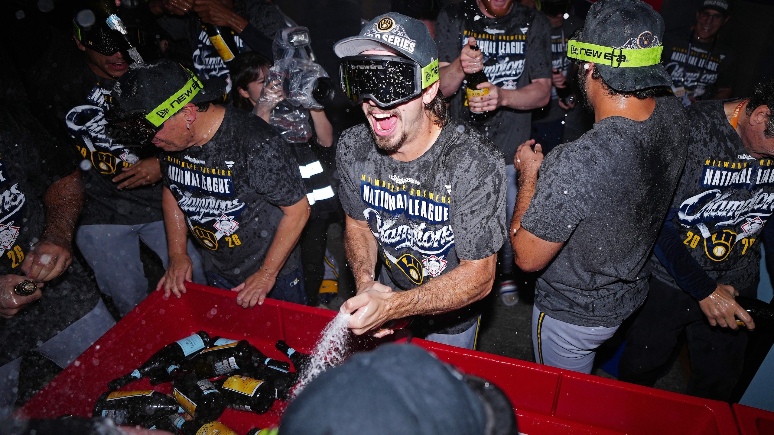 Championship Series - Milwaukee Brewers v Los Angeles Dodgers - Game 4 Championship Series - Milwaukee Brewers v Los Angeles Dodgers - Game 4