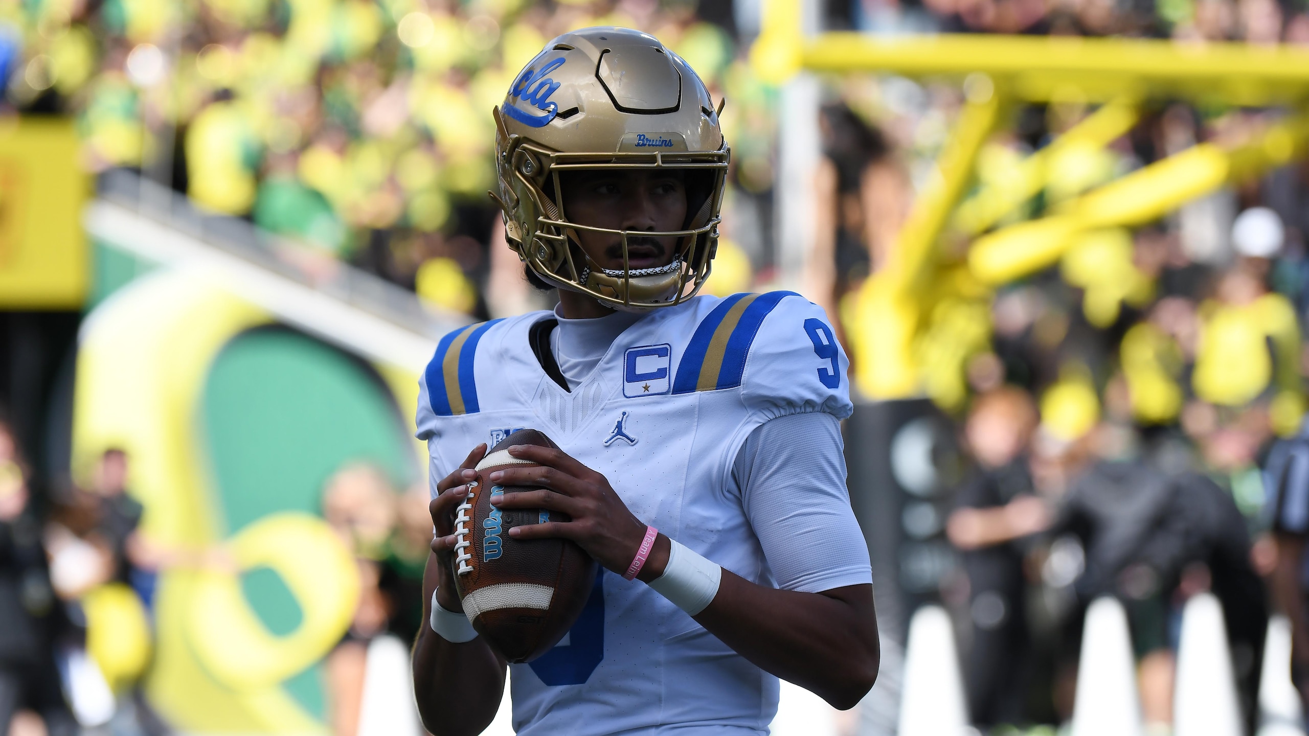 COLLEGE FOOTBALL: OCT 10 UCLA at Oregon