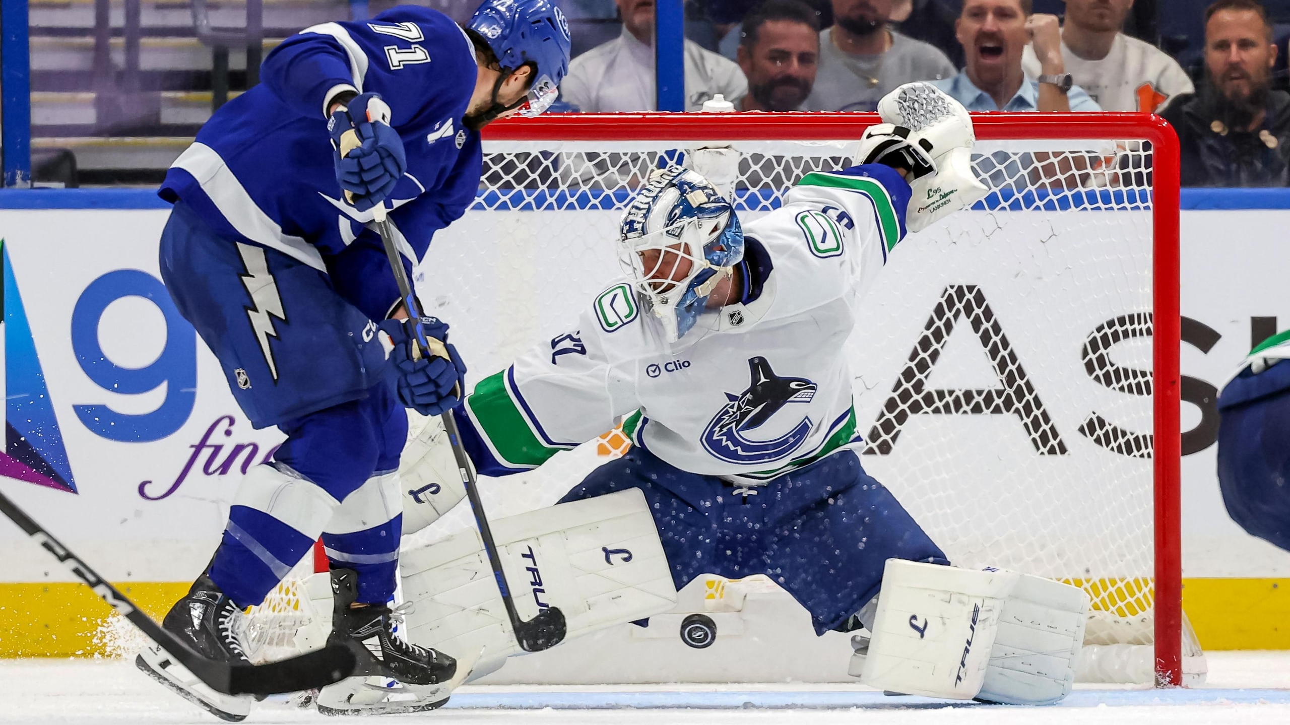 Vancouver Canuck  v Tampa Bay Lightning