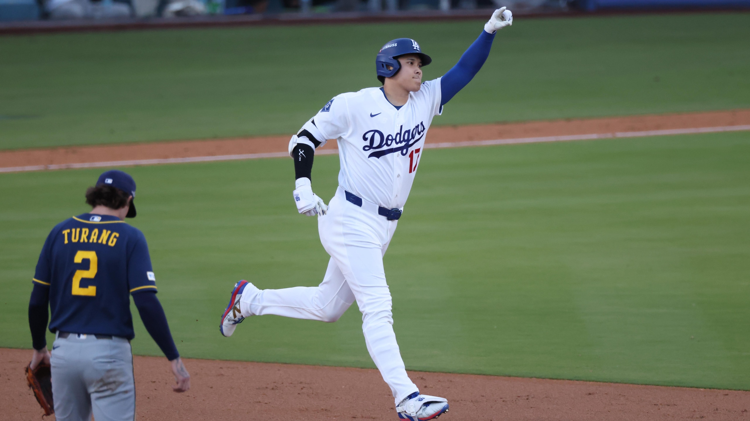National League Championship Series: Milwaukee Brewers v Los Angeles Dodgers - Game Four