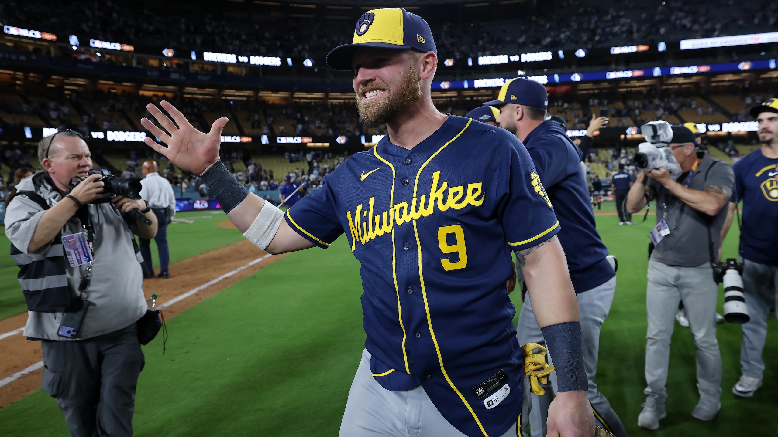 National League Championship Series: Milwaukee Brewers v Los Angeles Dodgers - Game Four