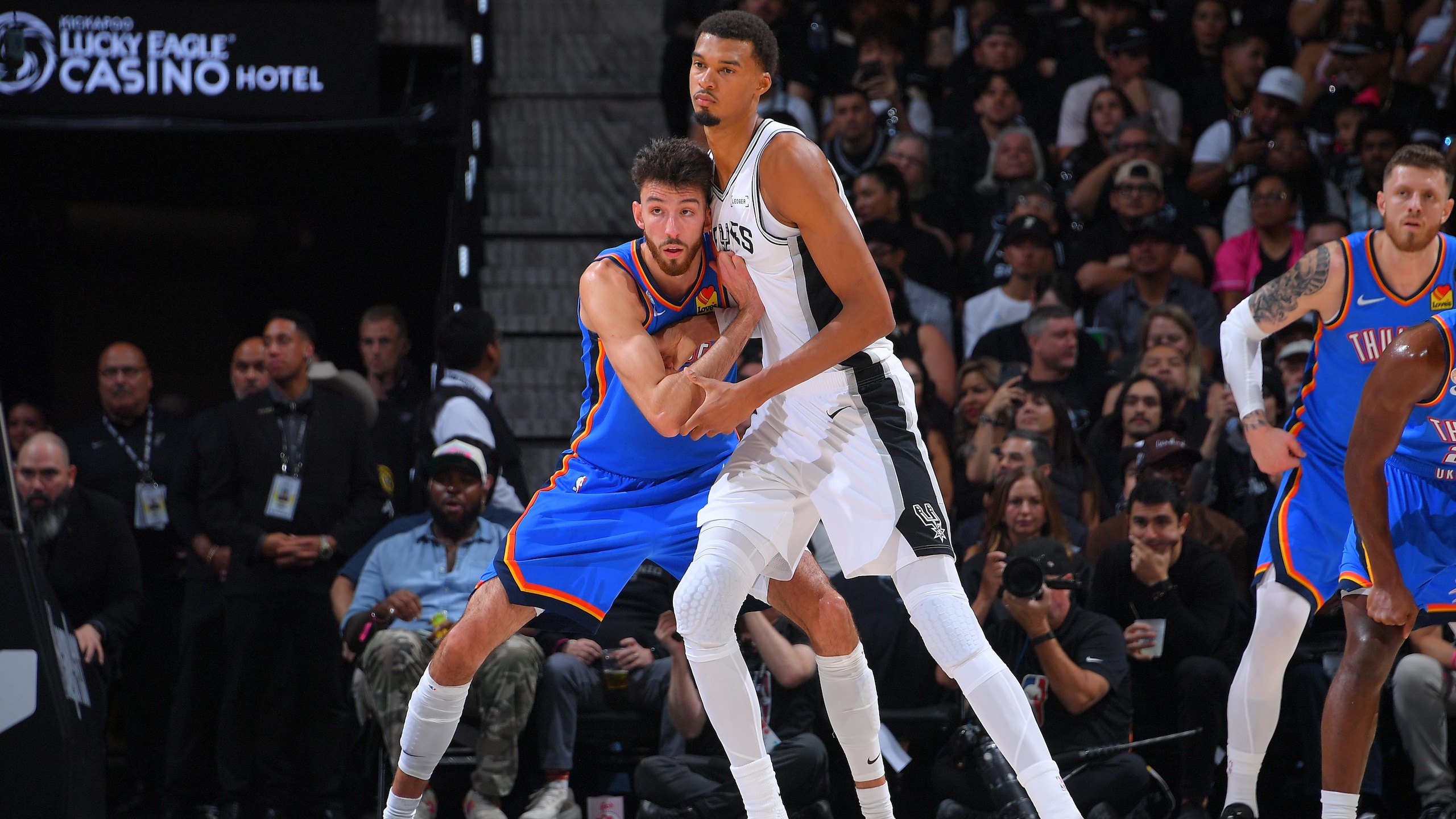 4 Techs, 1 Flagrant in Thunder-Spurs 😯