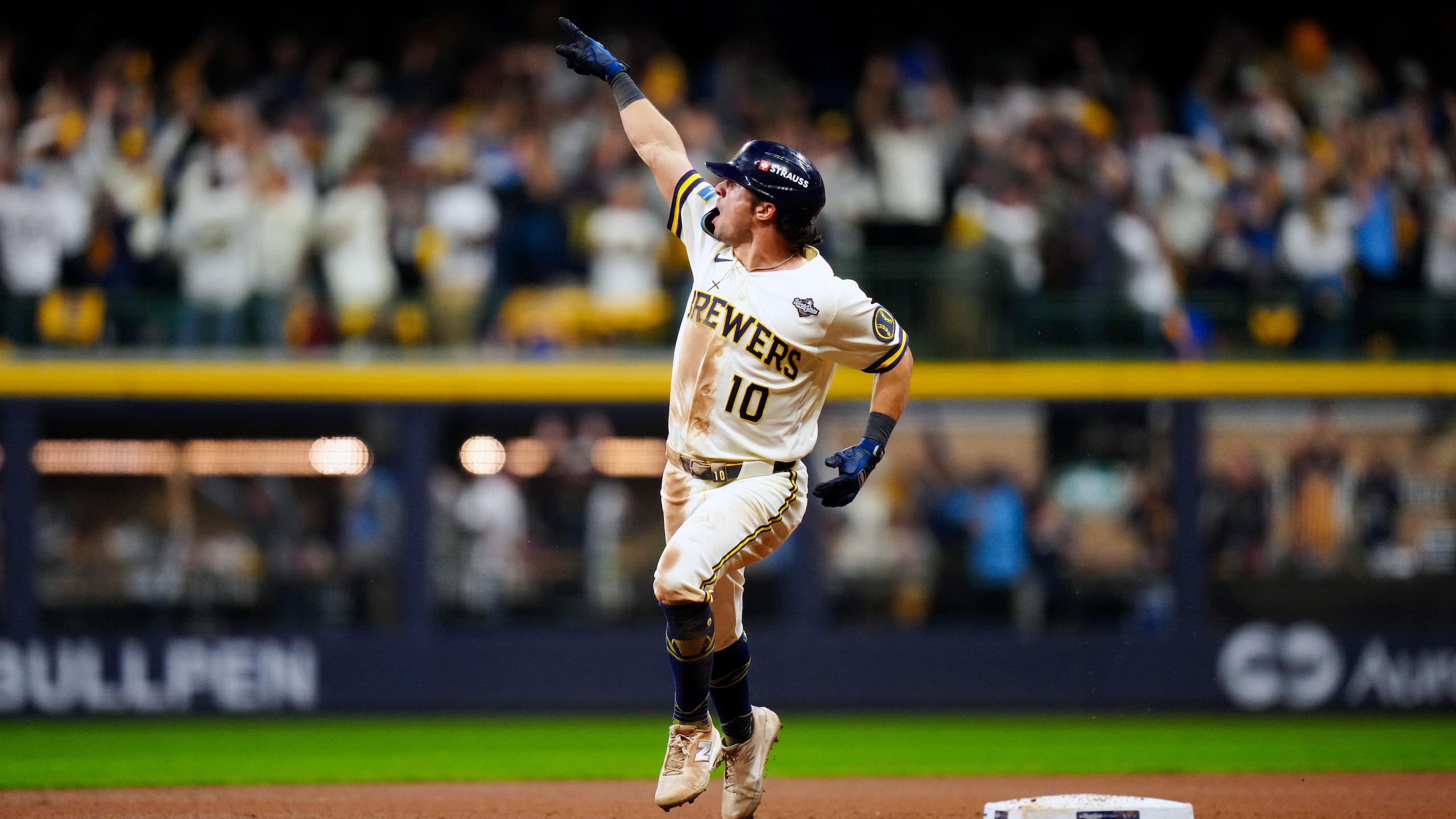 World Series - Tampa Bay Rays v Milwaukee Brewers - Game 2