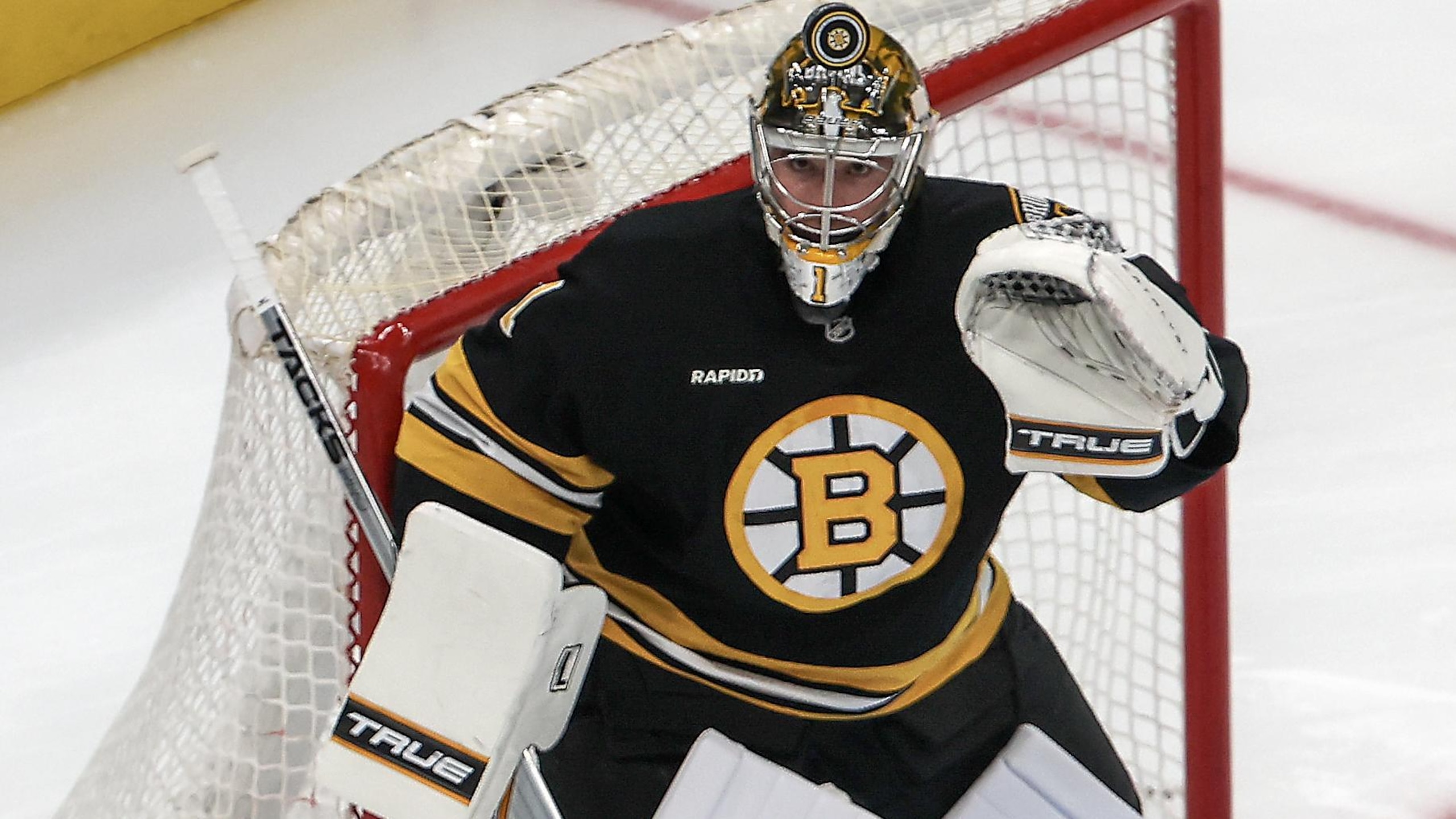 Bruins overwhelm Sharks with four-goal eruption in third period