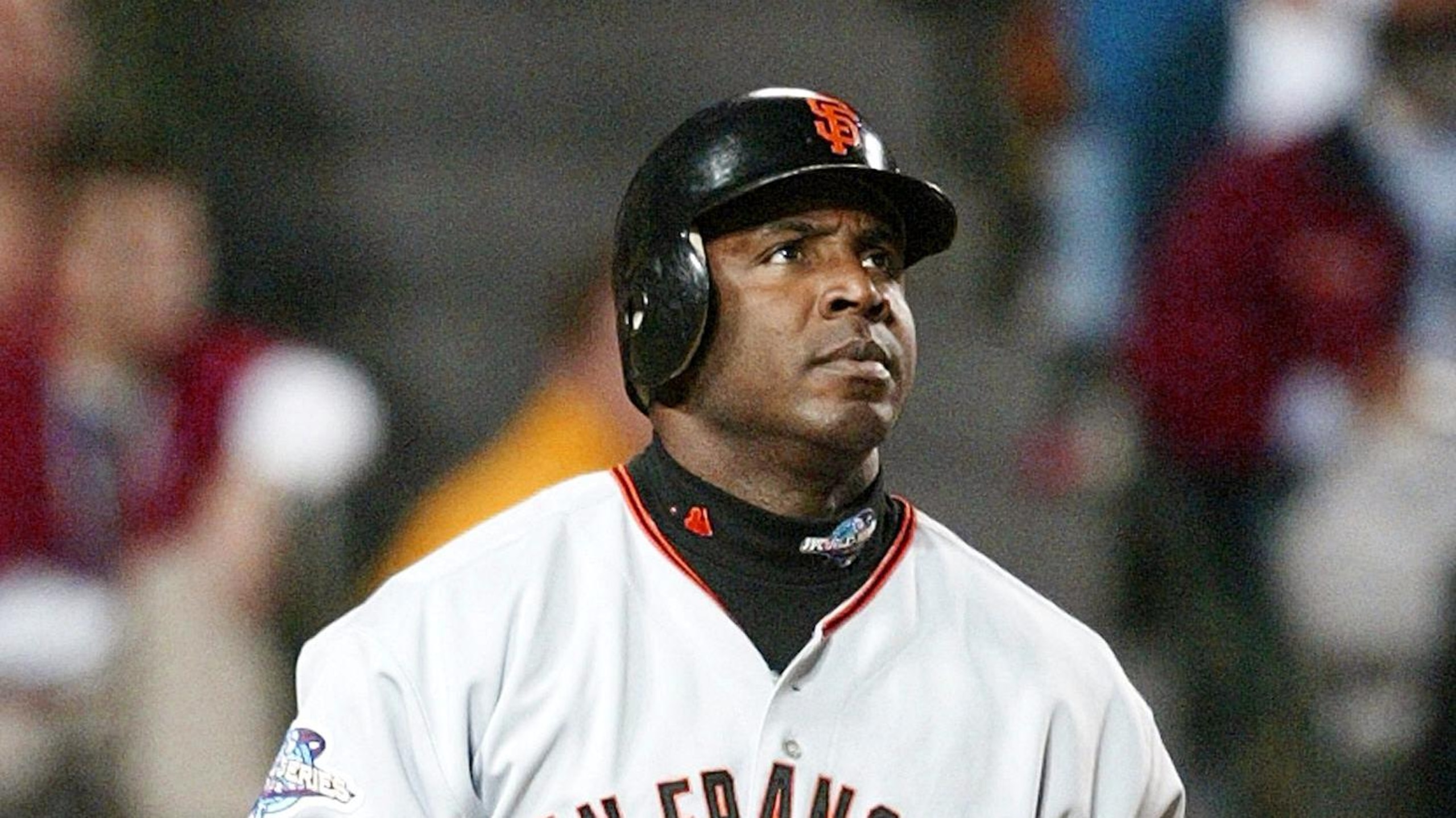 San Francisco Giants slugger Barry Bonds watches t San Francisco Giants slugger Barry Bonds watches t
