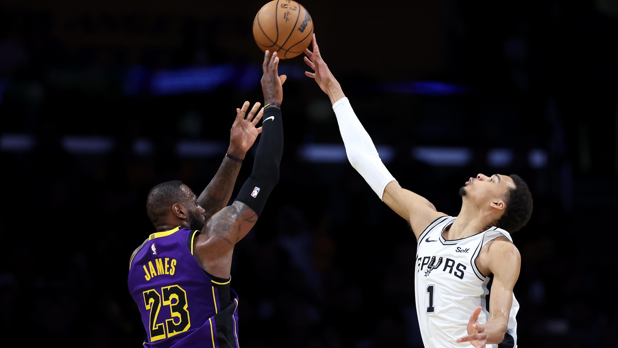 San Antonio Spurs v Los Angeles Lakers
