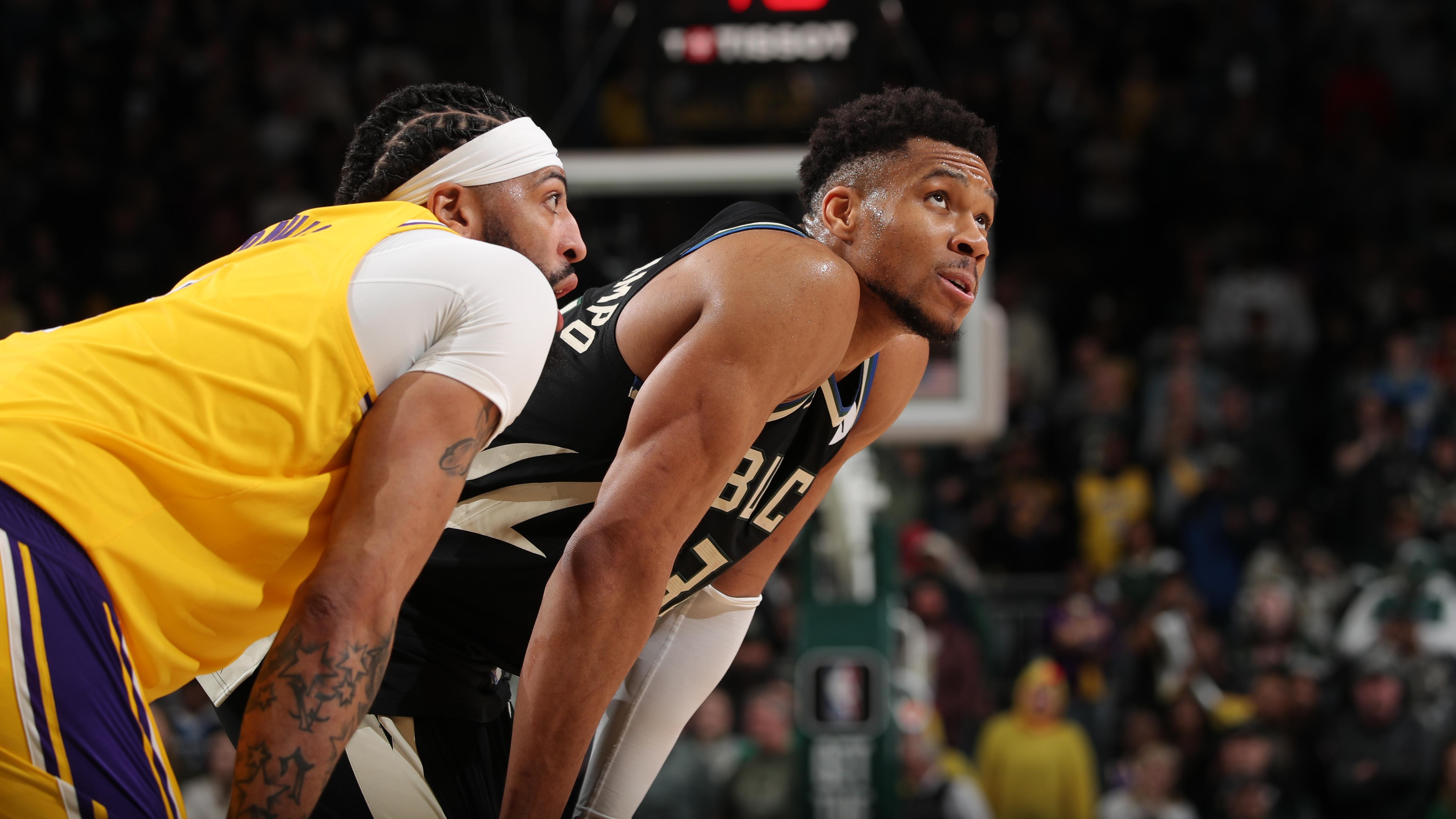 Los Angeles Lakers v Milwaukee Bucks