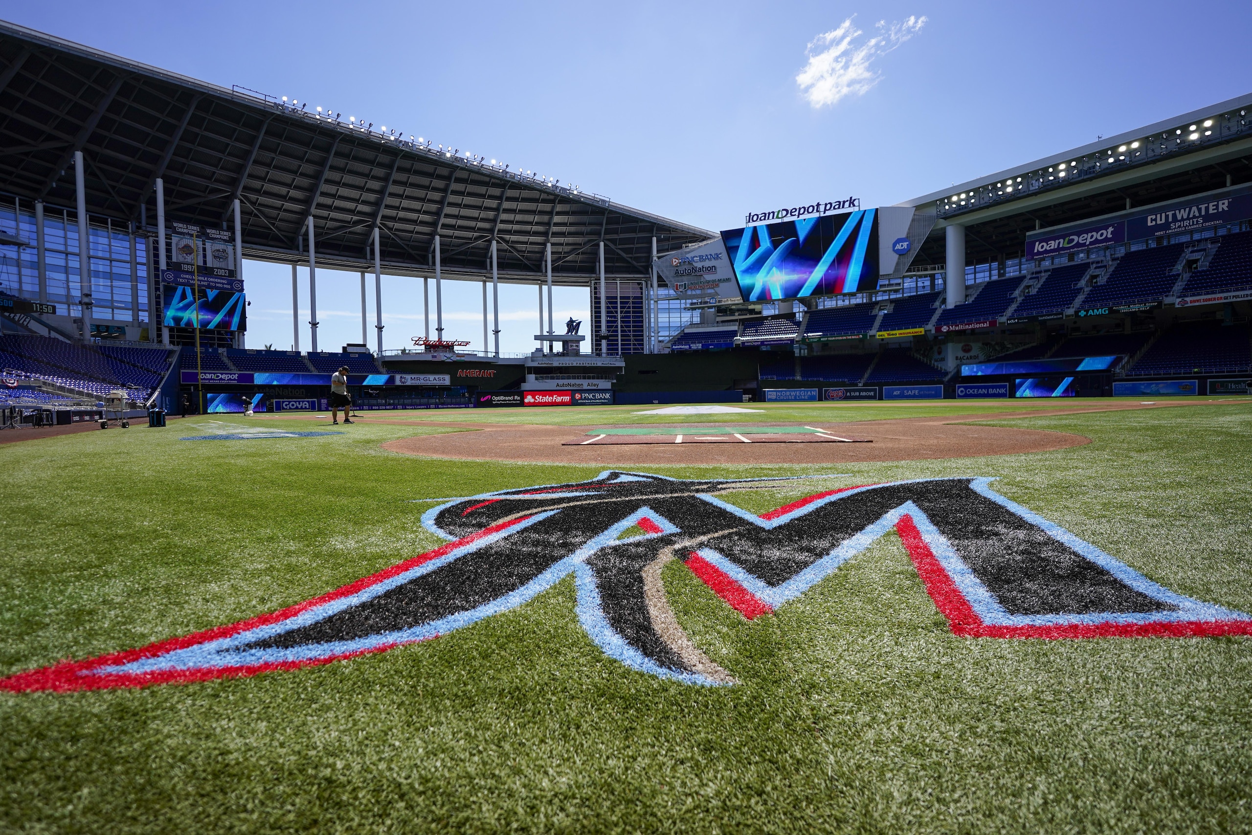 Pittsburgh Pirates v Miami Marlins