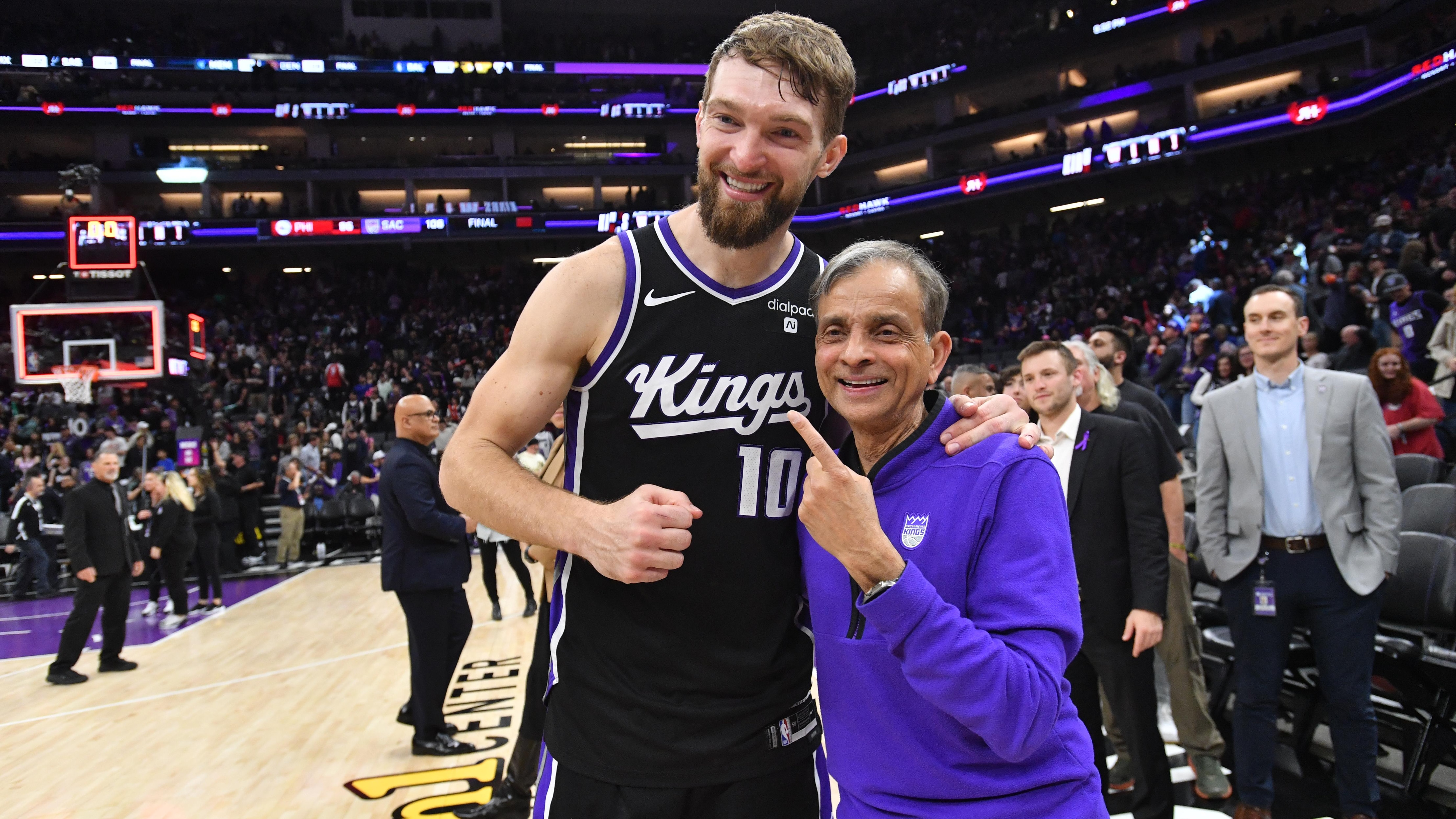 Philadelphia 76ers v Sacramento Kings