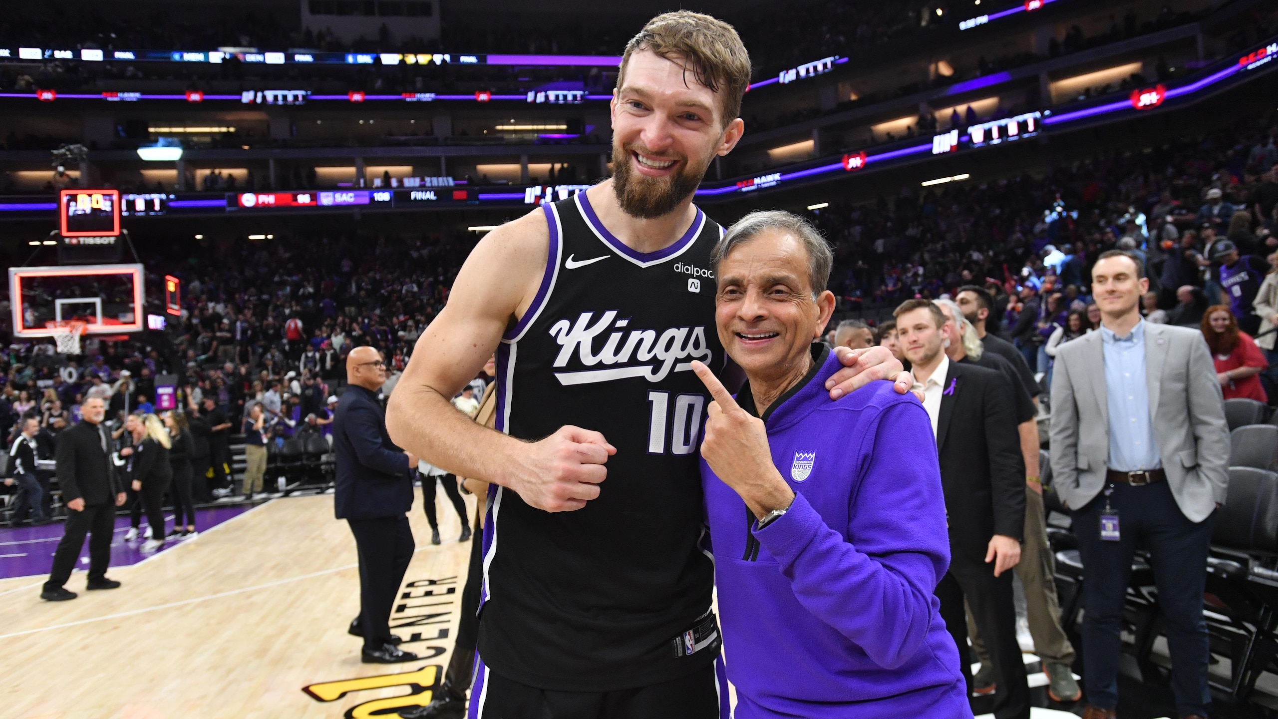 Philadelphia 76ers v Sacramento Kings Philadelphia 76ers v Sacramento Kings