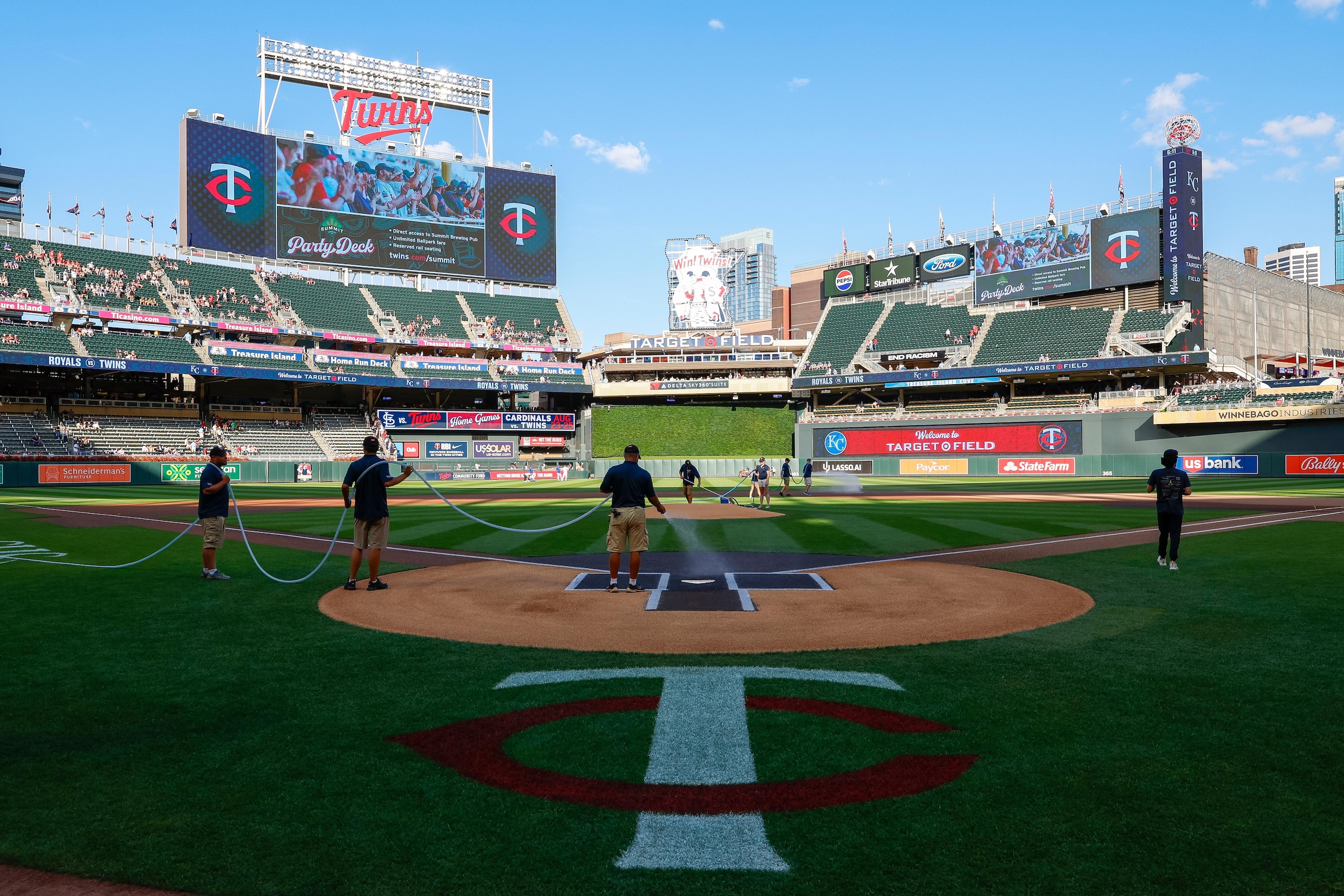 Kansas City Royals v Minnesota Twins