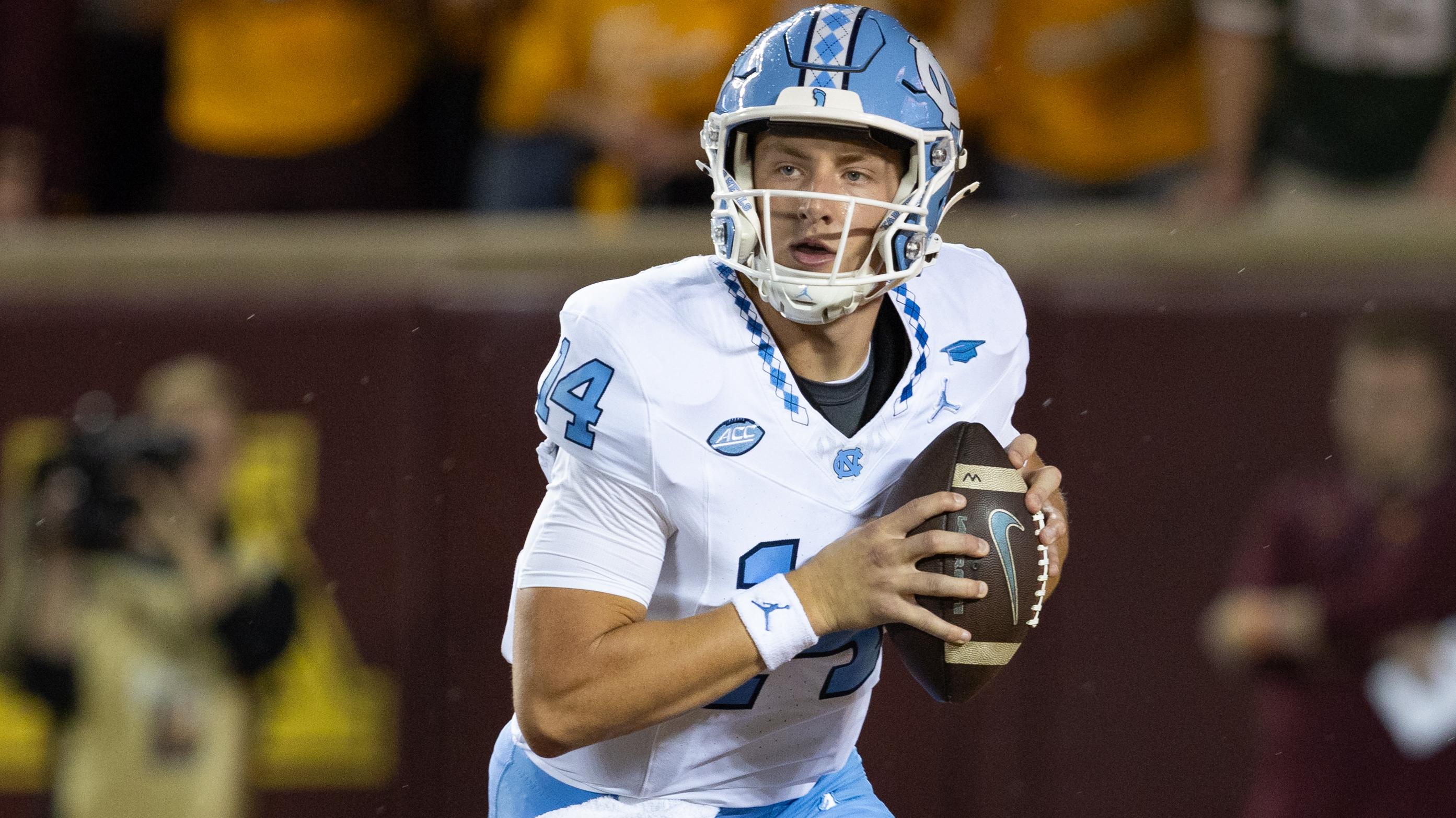 COLLEGE FOOTBALL: AUG 29 North Carolina at Minnesota COLLEGE FOOTBALL: AUG 29 North Carolina at Minnesota