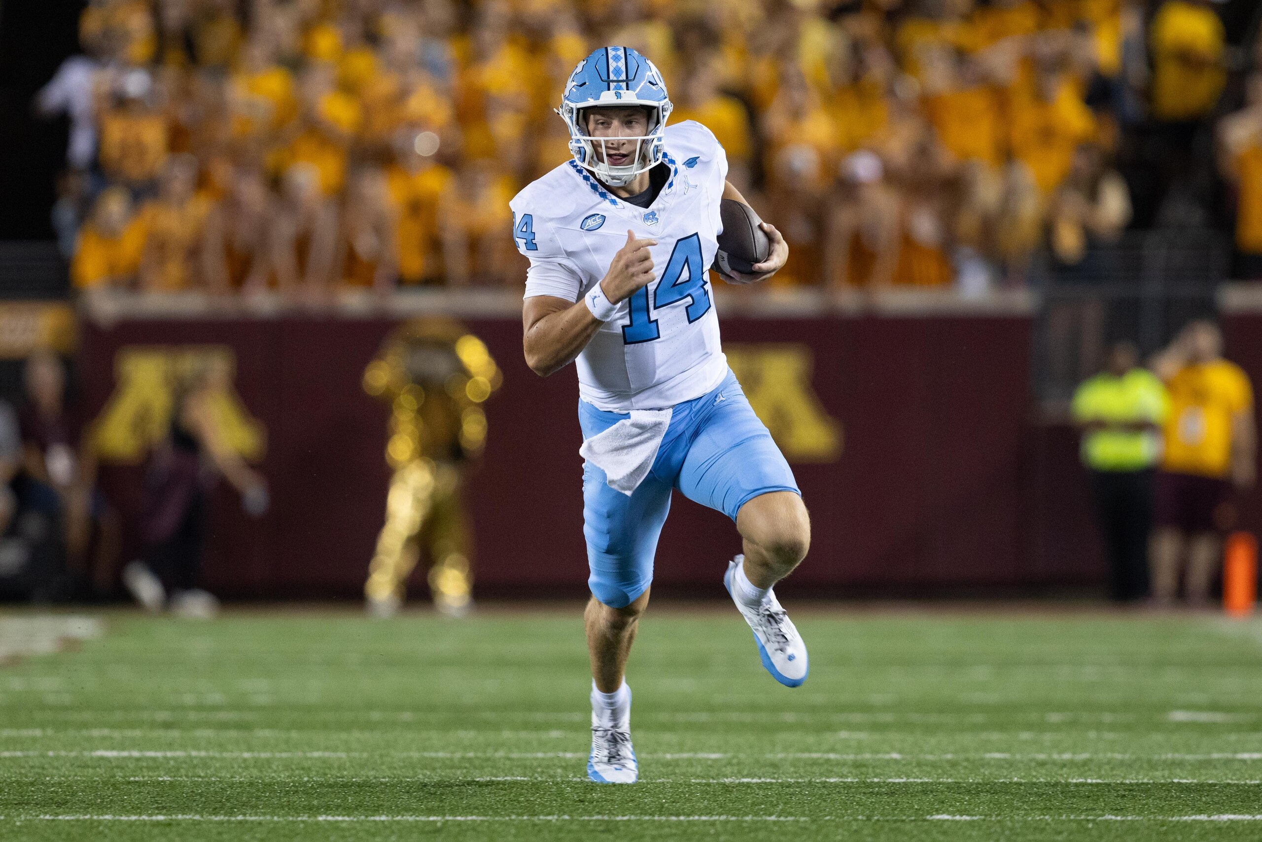 COLLEGE FOOTBALL: AUG 29 North Carolina at Minnesota COLLEGE FOOTBALL: AUG 29 North Carolina at Minnesota