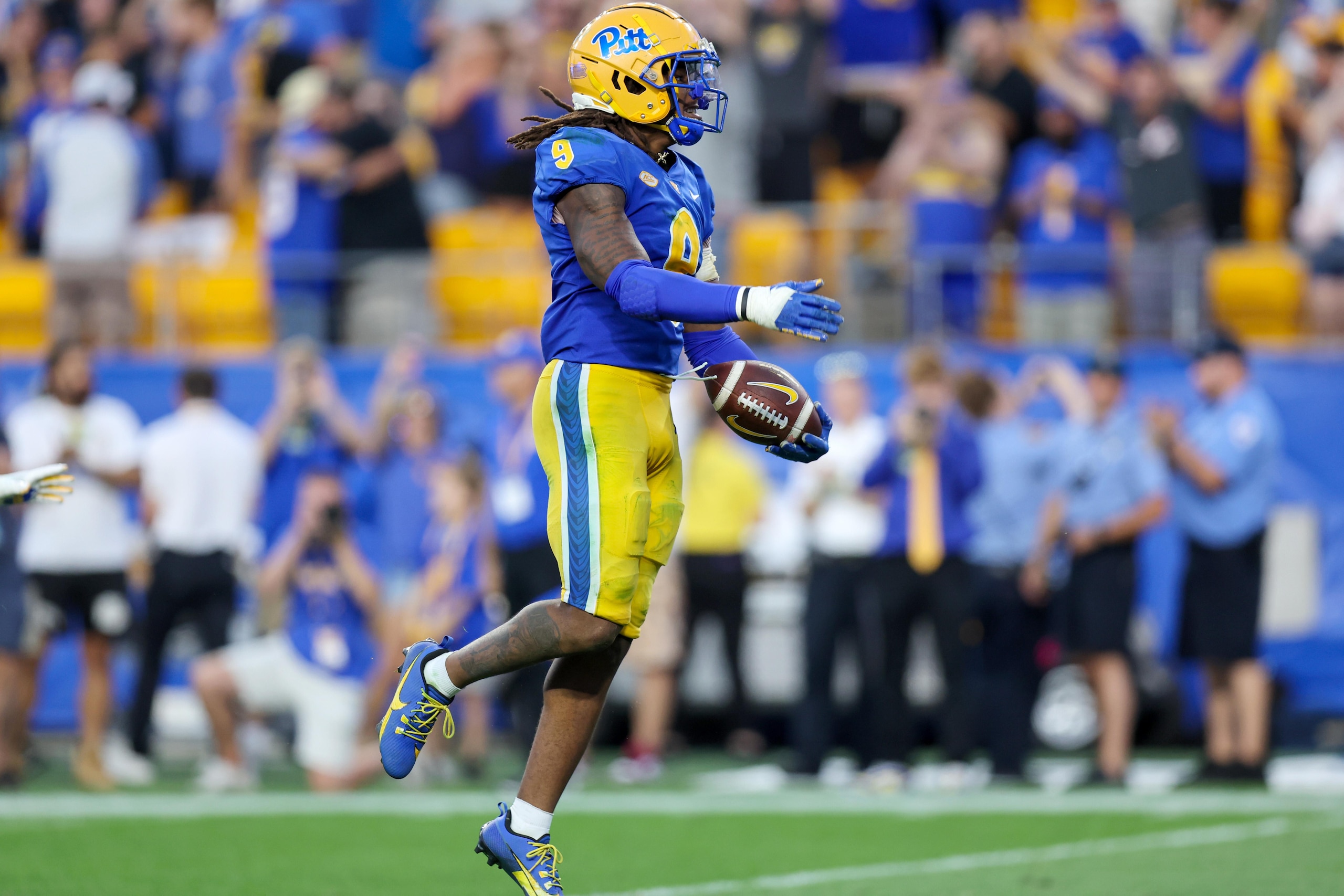 COLLEGE FOOTBALL: SEP 14 West Virginia at Pittsburgh COLLEGE FOOTBALL: SEP 14 West Virginia at Pittsburgh