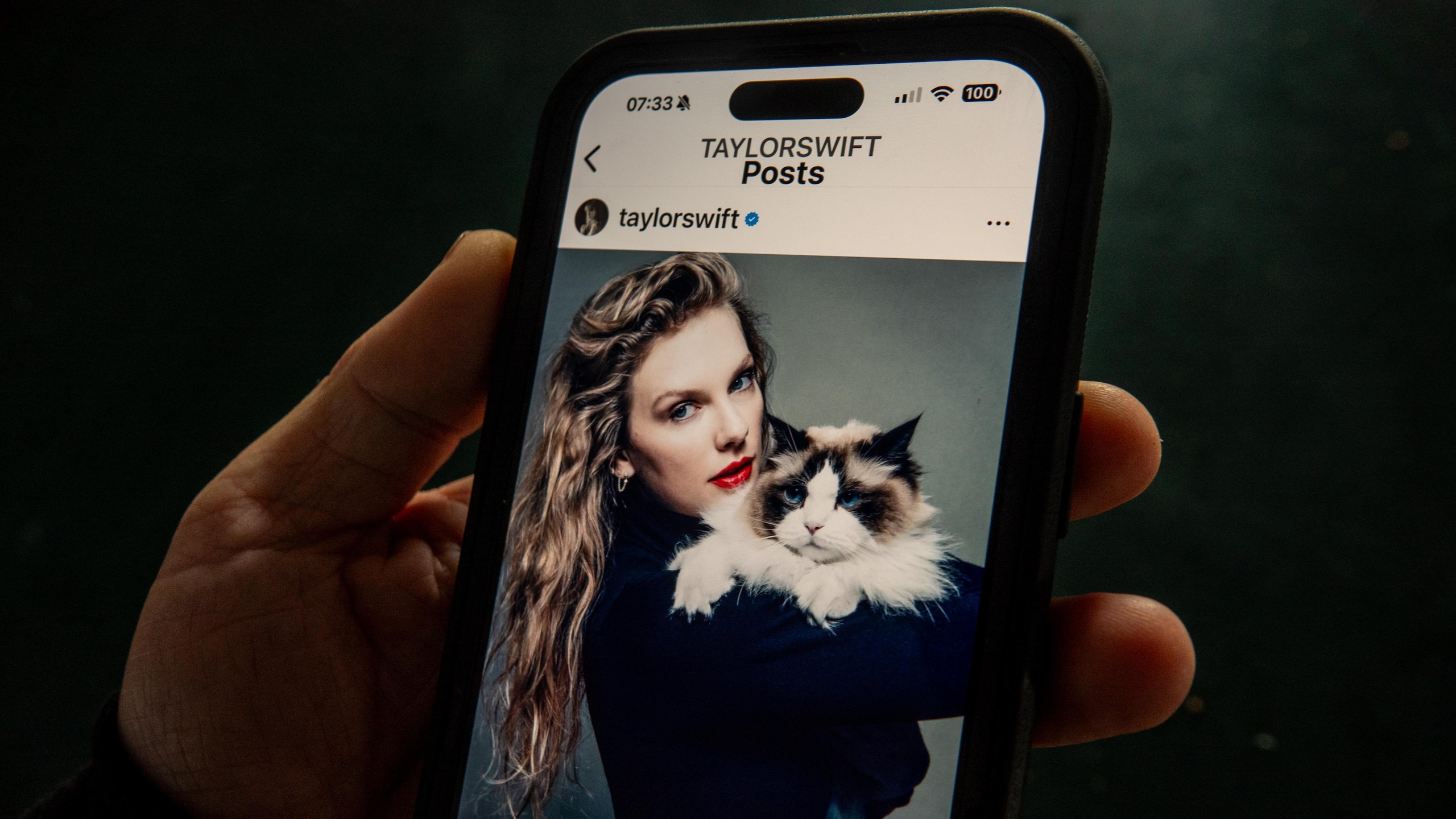 Taylor Swift Publicly Endorses Kamala Harris