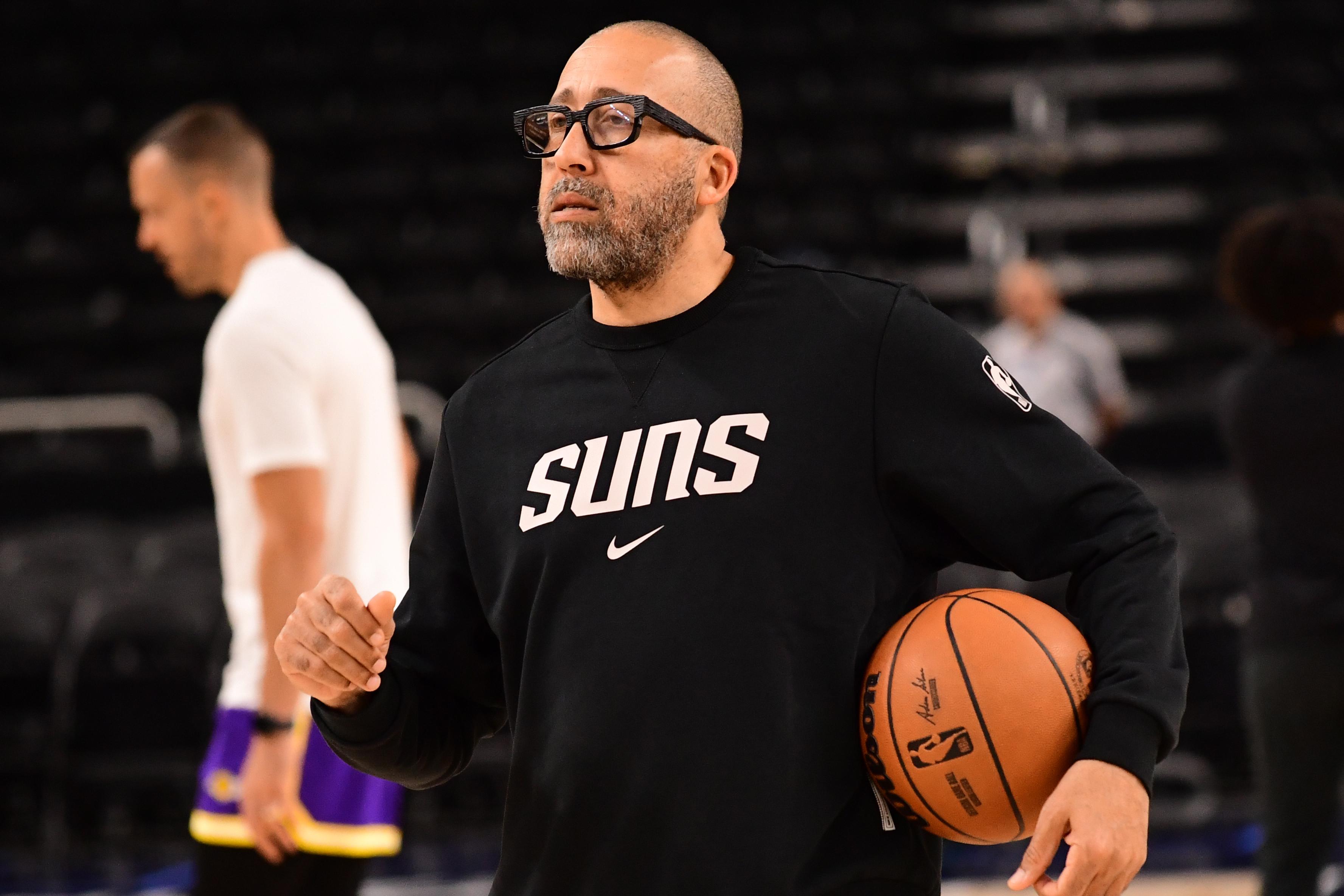 Phoenix Suns v Los Angeles Lakers