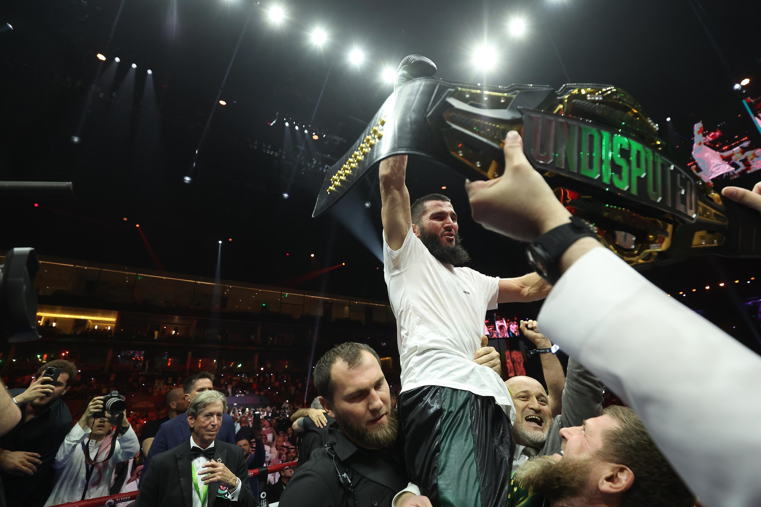 Artur Beterbiev v Dimitry Bivol: Riyadh Season - IV Crown Showdown Artur Beterbiev v Dimitry Bivol: Riyadh Season - IV Crown Showdown