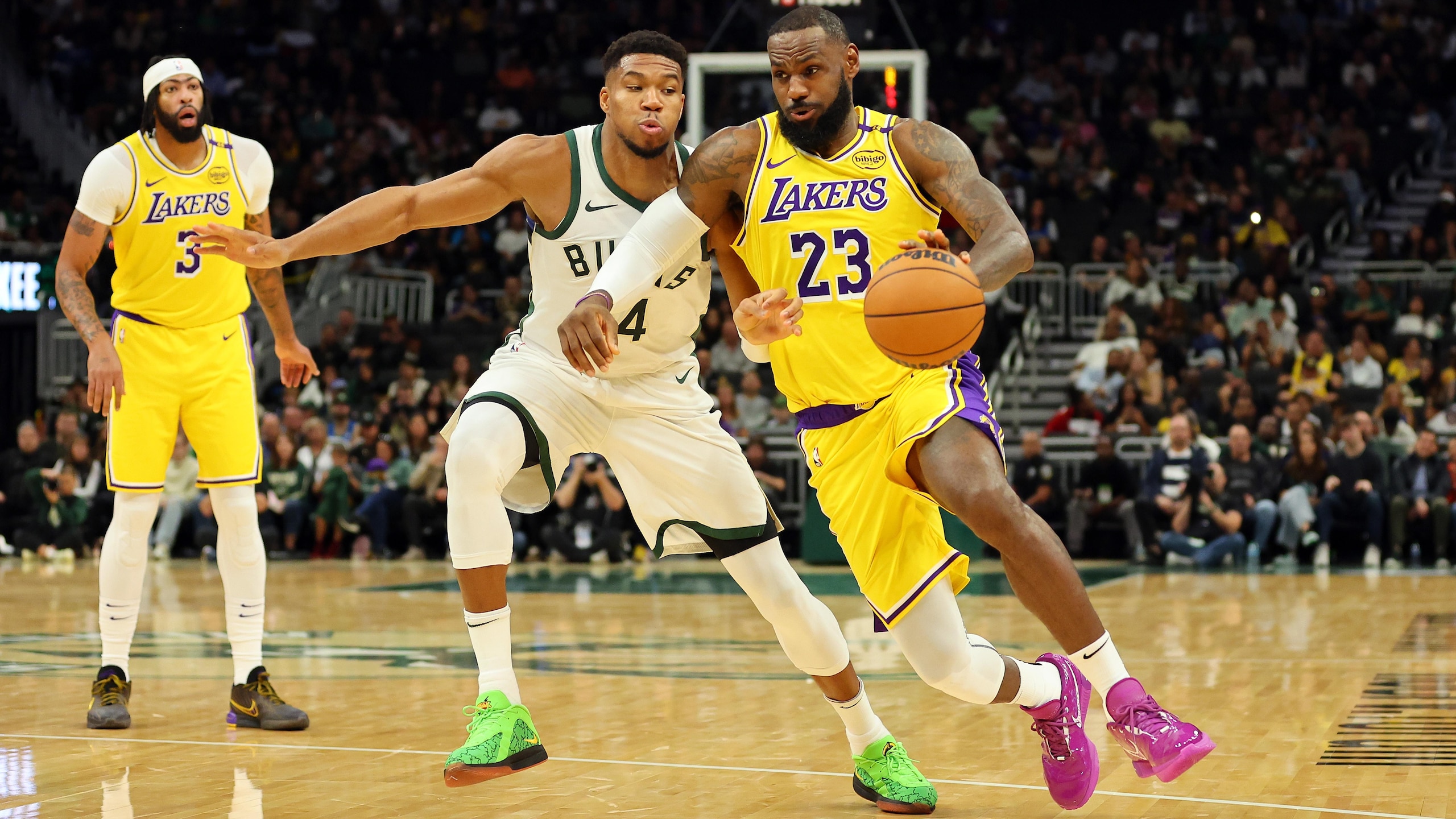 Los Angeles Lakers v Milwaukee Bucks