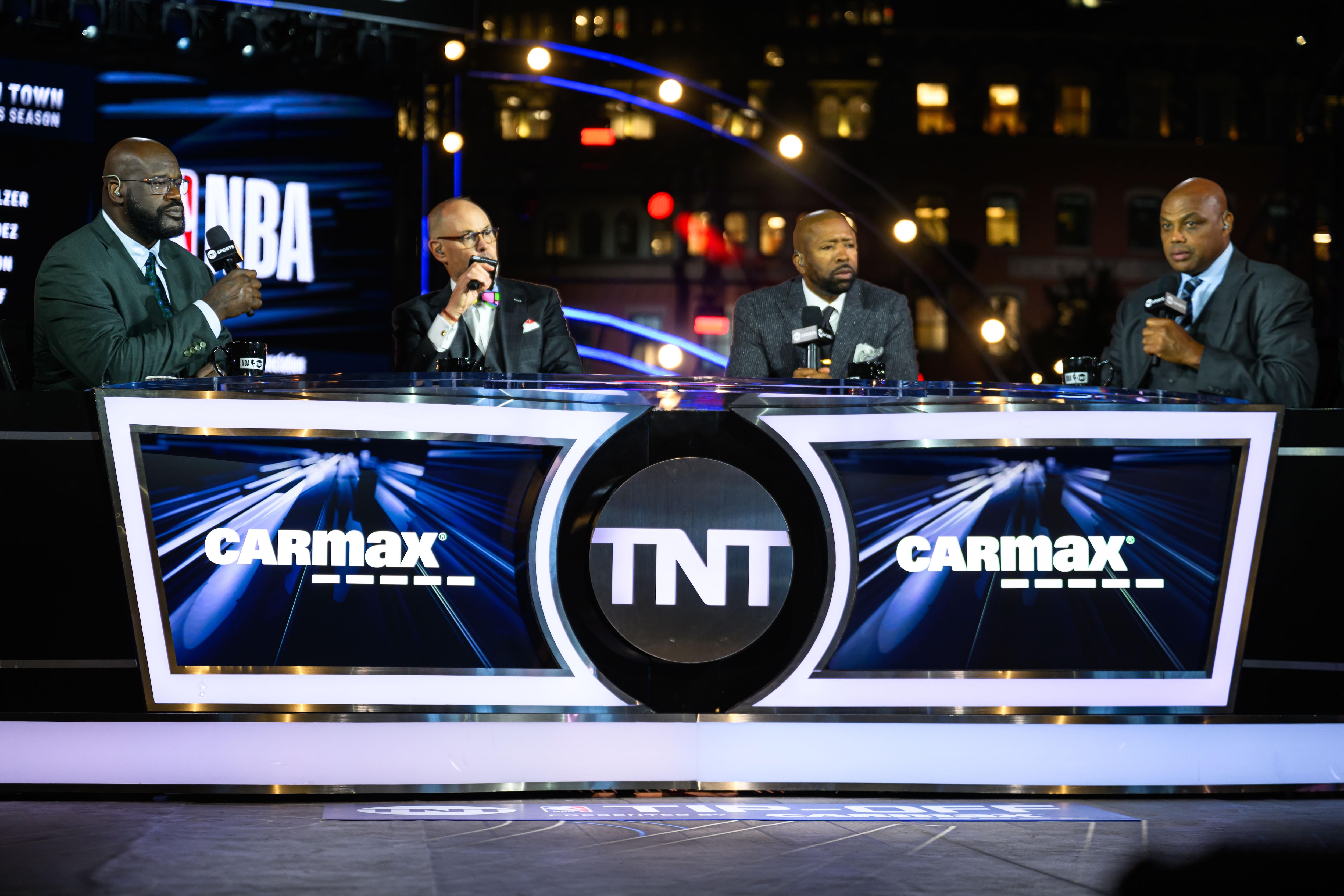 Shaboozey, Benson Boone toast the start of a new Celtics season with a championship-worthy show