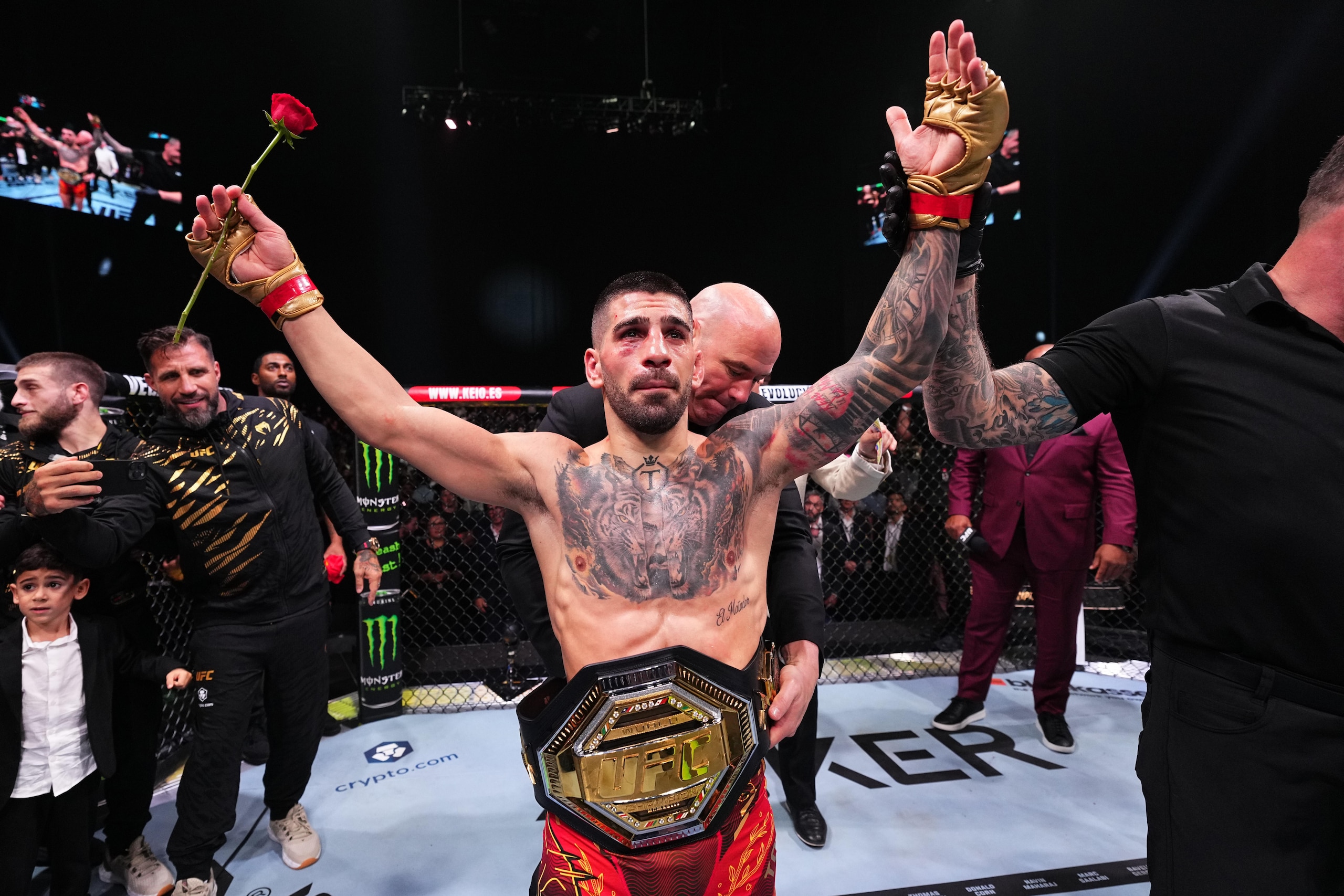 UFC 308: Topuria v Holloway