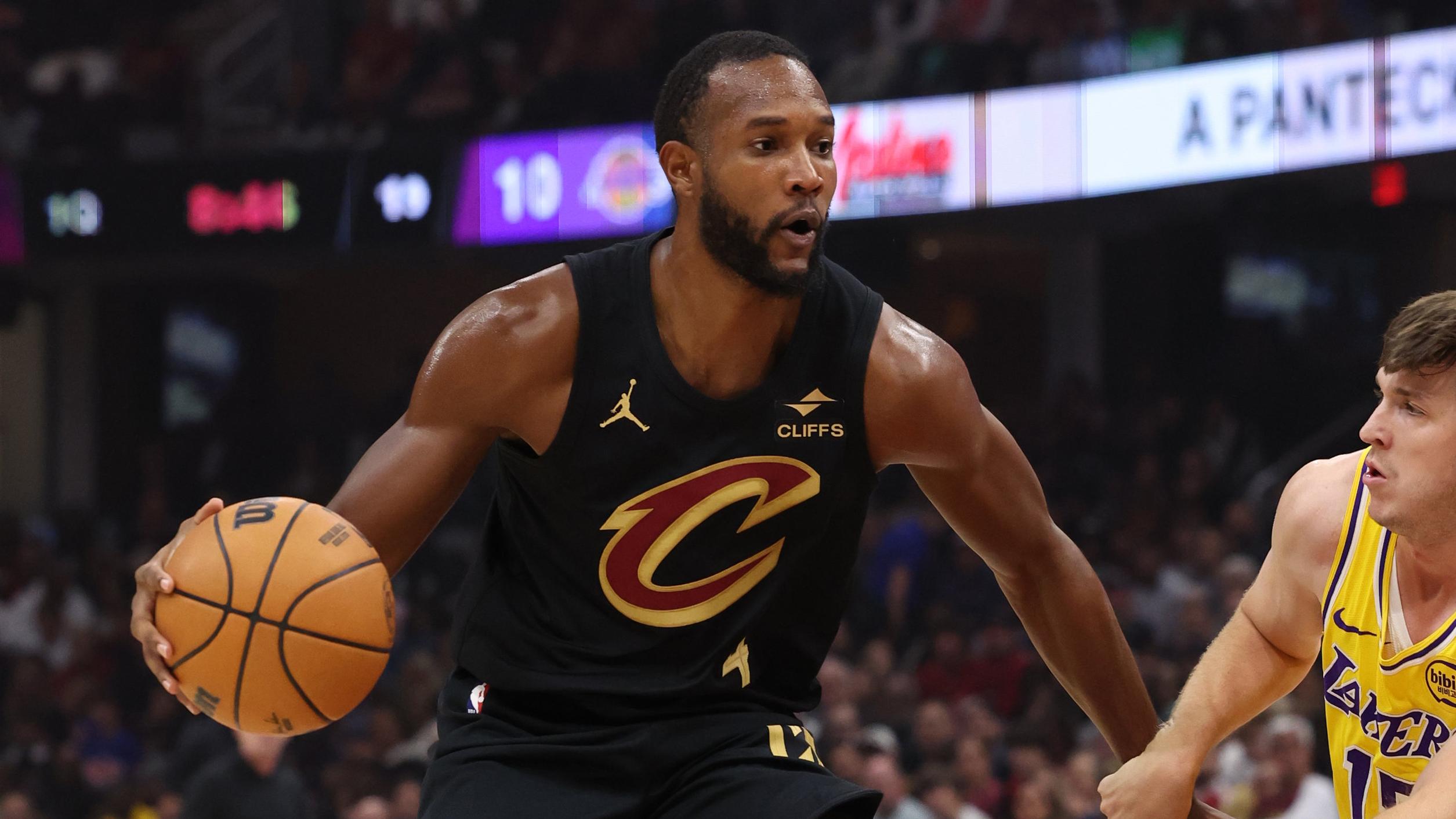 Cleveland Cavaliers v Los Angeles Lakers