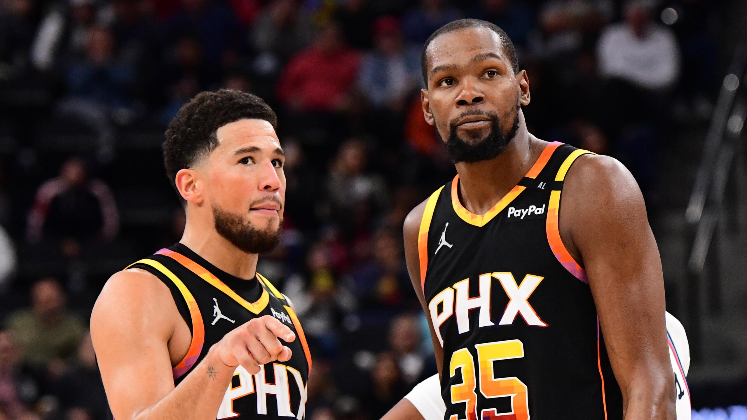 Phoenix Suns v Los Angeles Clippers