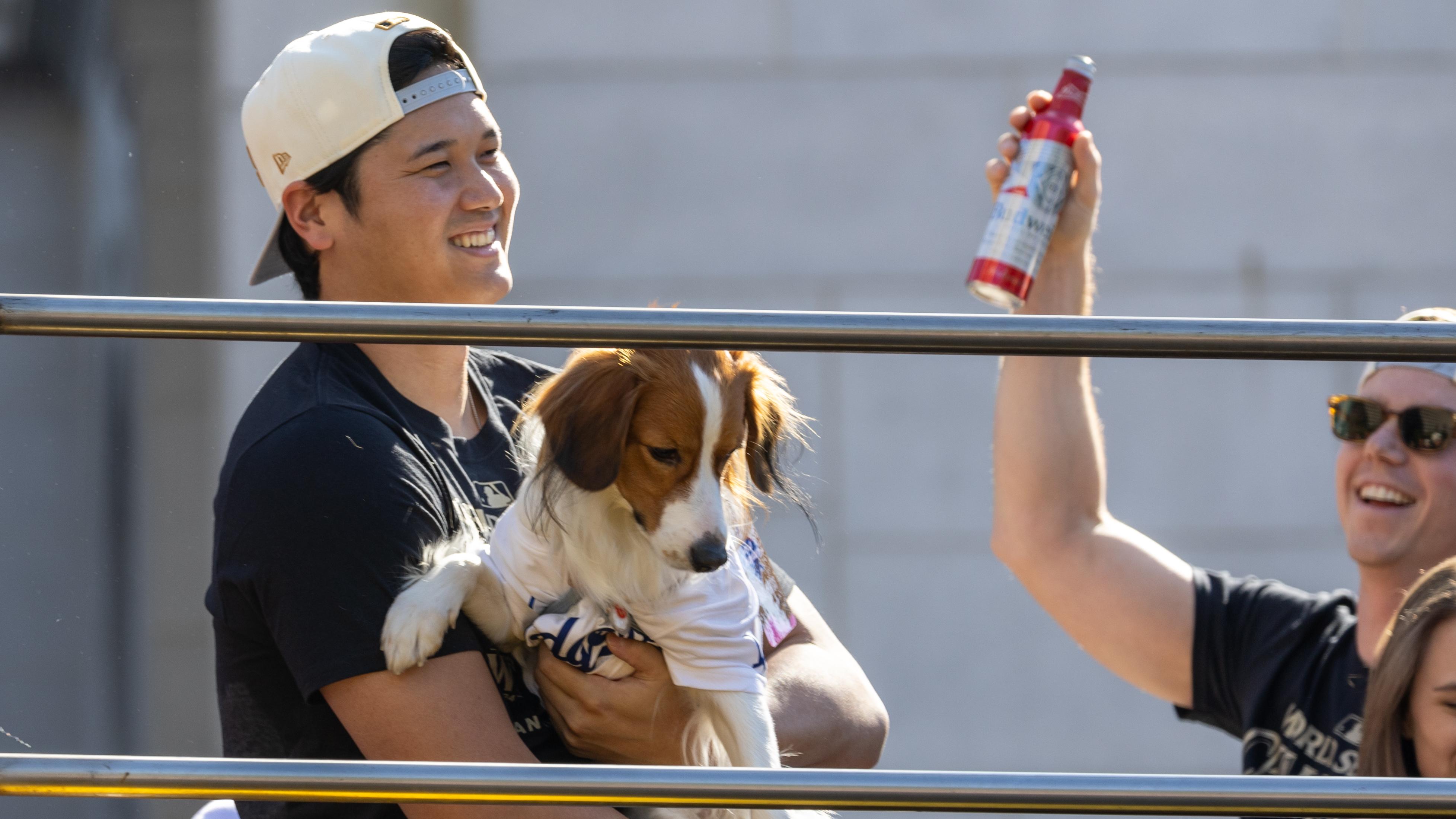 1481700_me-dodgers-parade-celebration_AJS