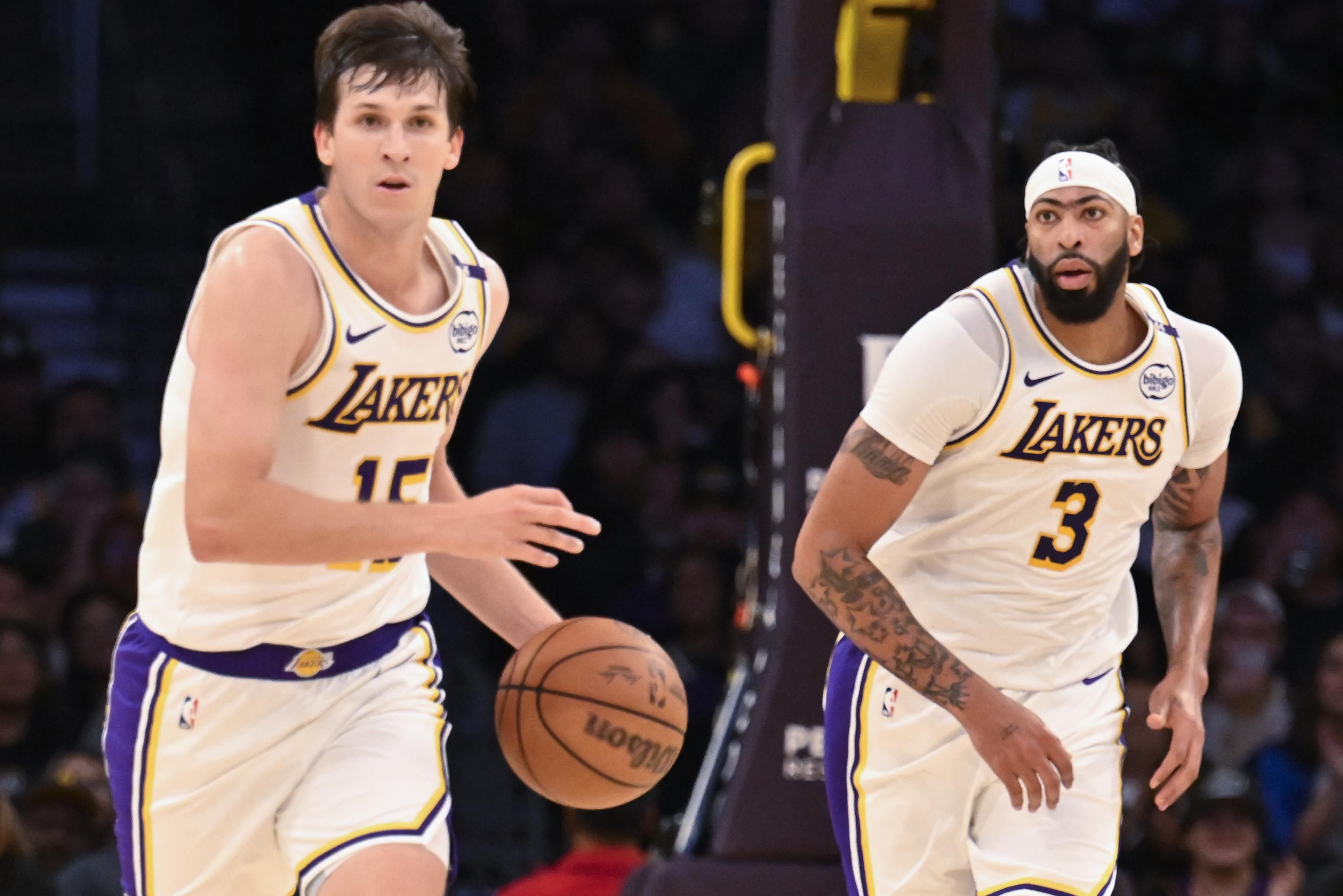 Sacramento Kings v Los Angeles Lakers
