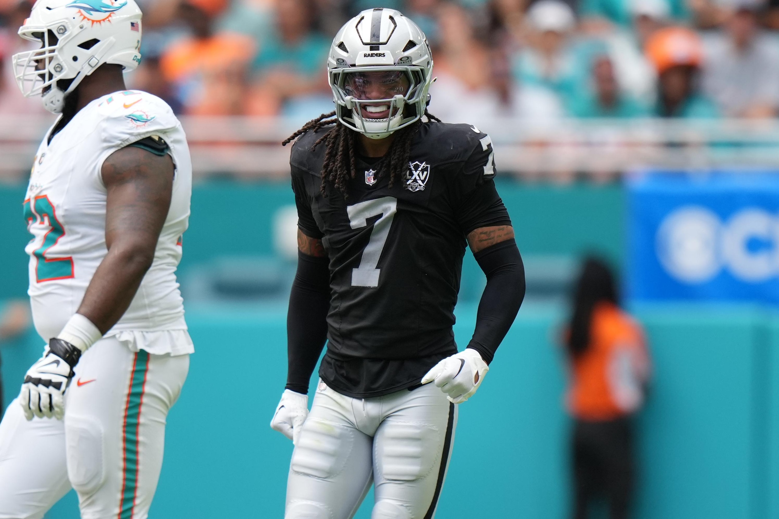 NFL: NOV 17 Raiders at Dolphins