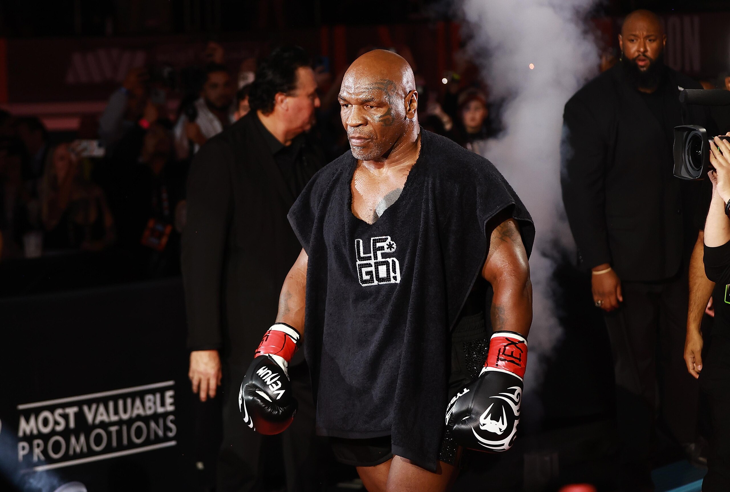 LIVE On Netflix: Jake Paul Vs. Mike Tyson LIVE On Netflix: Jake Paul Vs. Mike Tyson
