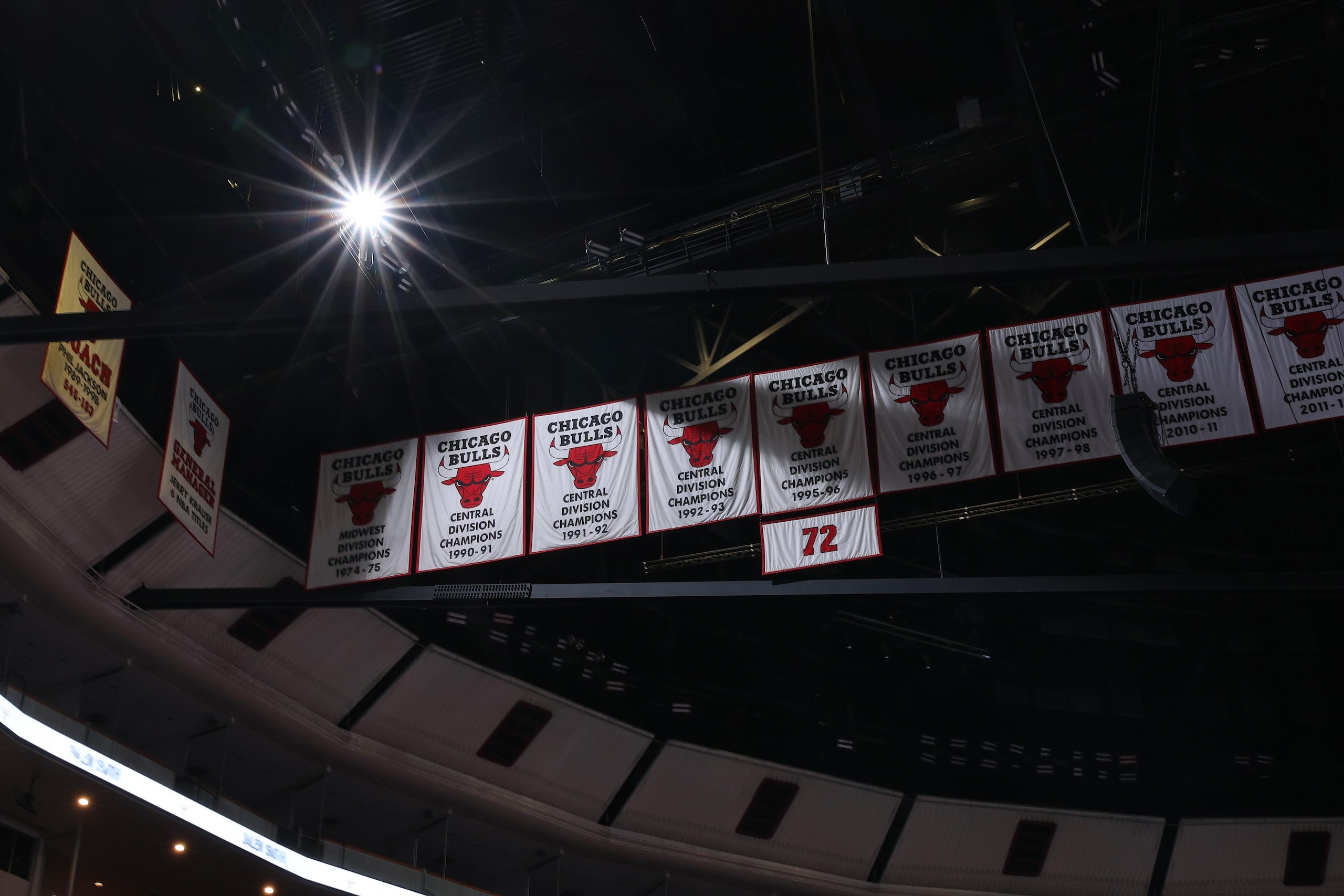 Atlanta Hawks v Chicago Bulls - Emirates NBA Cup Atlanta Hawks v Chicago Bulls - Emirates NBA Cup