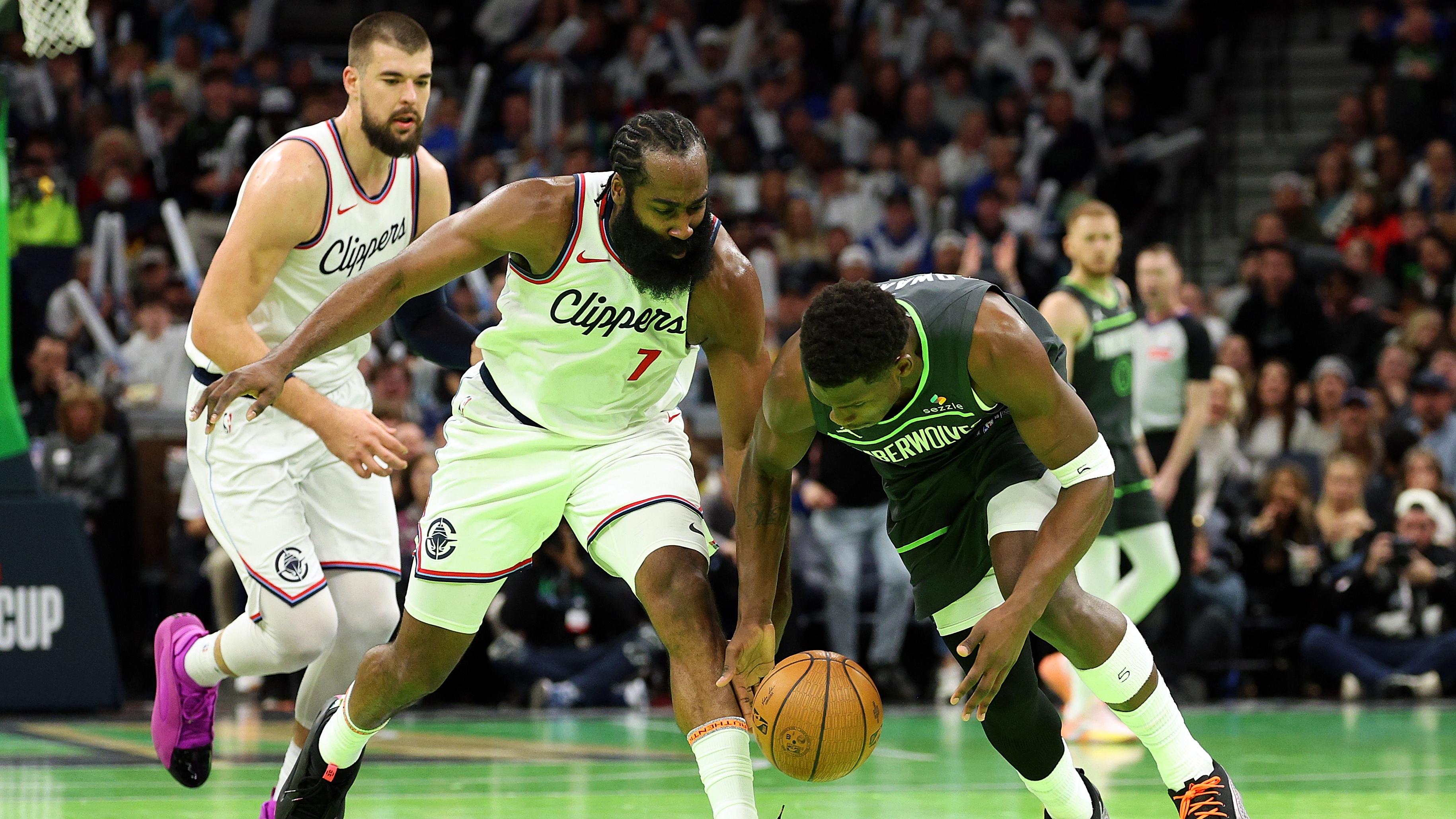 Los Angeles Clippers v Minnesota Timberwolves - Emirates NBA Cup