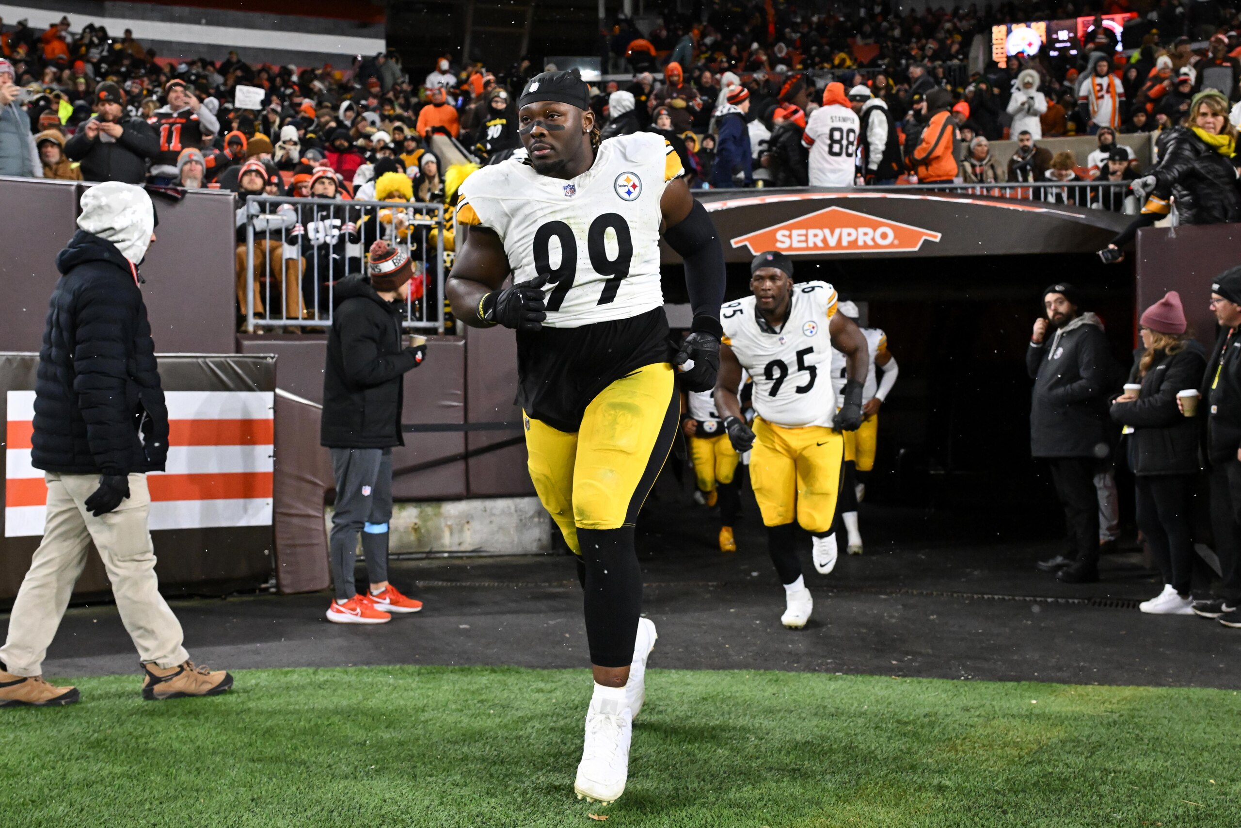 Pittsburgh Steelers v Cleveland Browns