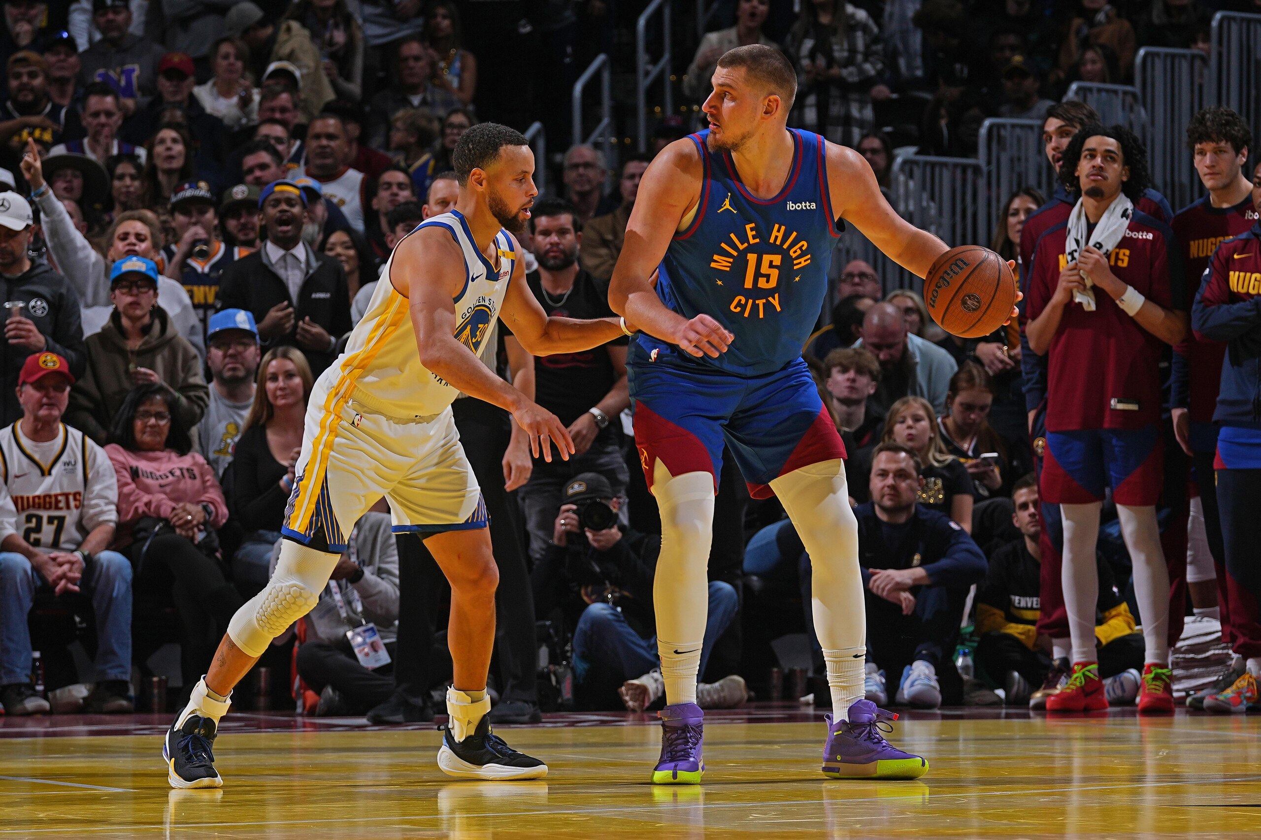 Golden State Warriors v Denver Nuggets - Emirates NBA Cup Golden State Warriors v Denver Nuggets - Emirates NBA Cup
