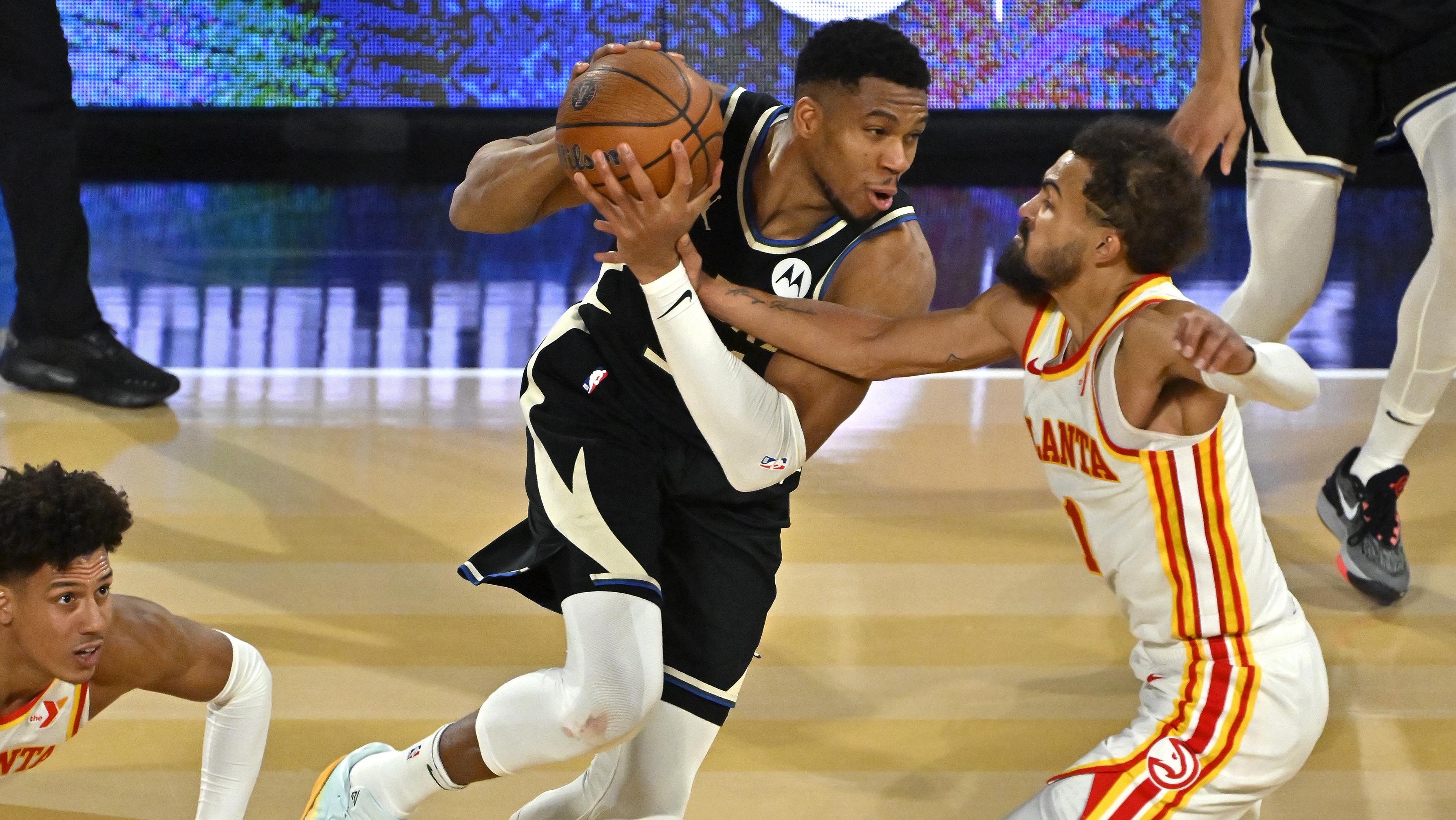 Atlanta Hawks v Milwaukee Bucks: Semifinals - Emirates NBA Cup 2024